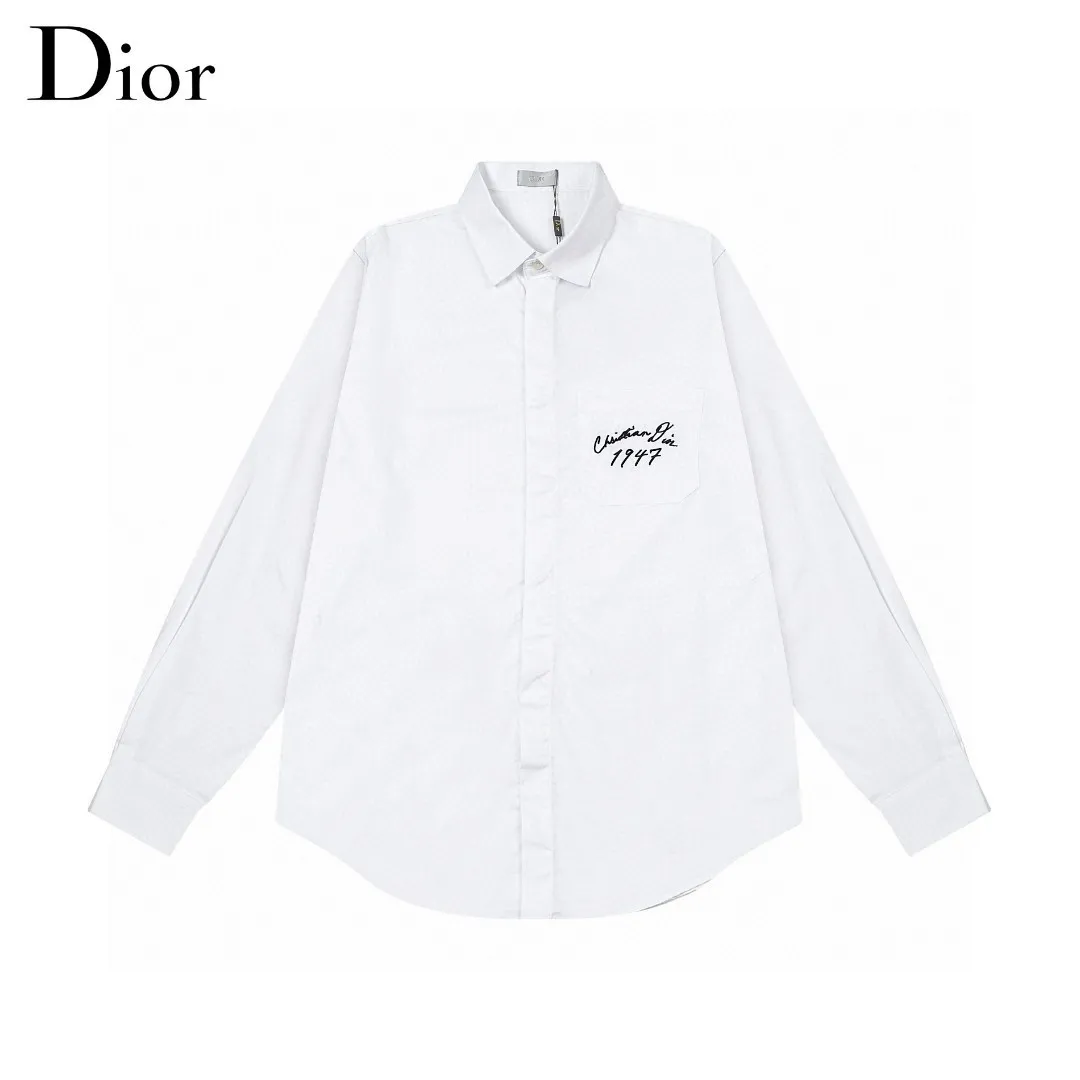 🅿️286 DIOR 🔥The most popular style is coming. Pocket 1947 letter logo embroidered long-sleeved shirt. 2024ss official website new long-sleeved shirt. Beautifully embroidered logo. High-end version. Customized fabrics at the counter. Highly breathable and comfortable. Seiko production. Impeccable detail processing. ✅Customized logo engraved buttons with three complete labels. Brand element design concept reflects high quality. It feels delicate and soft! It presents a casual cut and the upper body shape is great! 🐉Code number: M-XXL
