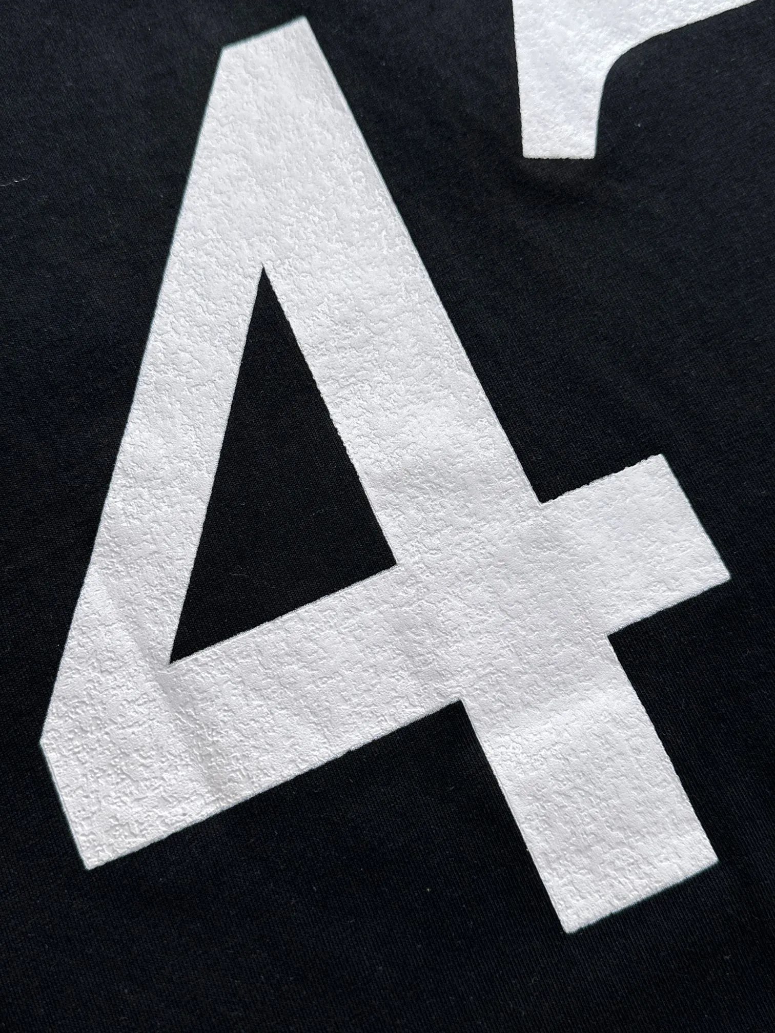 🅿️180 (arrives the next day) Dior 2025 new style cracked numbers and letters logo, same style for men and women, short-sleeved T-shirt ·Customized 260g 100% double yarn pure cotton fabric ·Dyeing 32 counts double-strand thread ·Complete collar label, hangtag, main mark and three labels Color: black Size: XS S M L