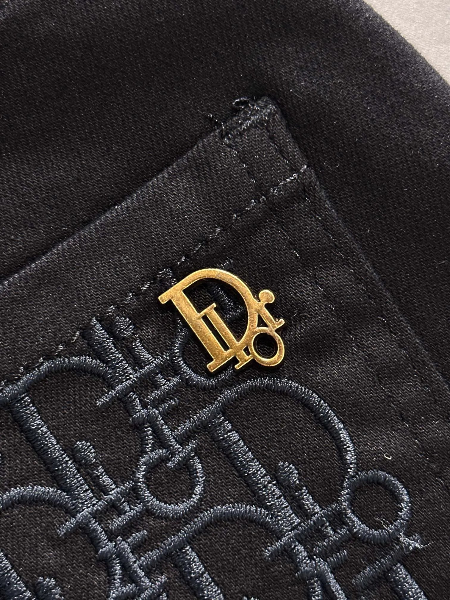 🅿️360 Dior's new 2025 summer embroidered pocket slim-fit jeans trousers are produced using imported Japanese Denim plain cotton denim fabrics, complete with three labels, simple yet elegant, soft, delicate and comfortable, and versatile and fashionable on the upper body! Light luxury, a must-have item for daily commuting! Color: Black White Size: 28-40 (please state your height and weight when placing an order)
