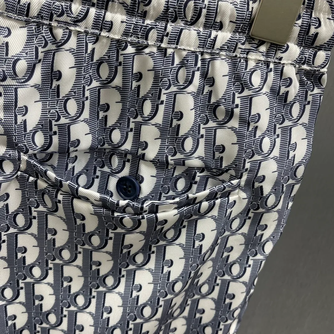 🅿️430 🧧CD Allover Printed Presbyopic Pajama Pants Size: S-XL These pajamas feature the brand’s classic Oblique print all over. Crafted from white and blue mulberry silk twill, it features an elasticated drawstring waistband, side slit pockets and rear welt pockets.