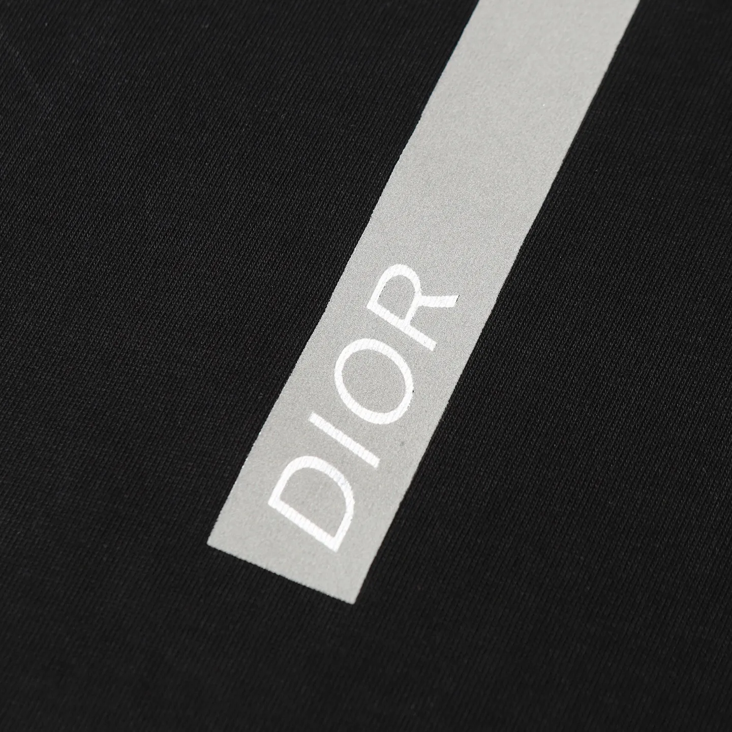 🅿️170 Reflective DIOR Dior CD diamond-shaped reflective letter short-sleeved T-shirt. A very simple and elegant style that is unparalleled in terms of upper body comfort. It interprets your luxury and taste and creates your fashionable charm! Washing method: It is recommended to dry clean or wrap the reverse side of the laundry bag in cold water and quickly machine wash it naturally to dry! Same style for men and women Color: White/Black Size: xs-l
