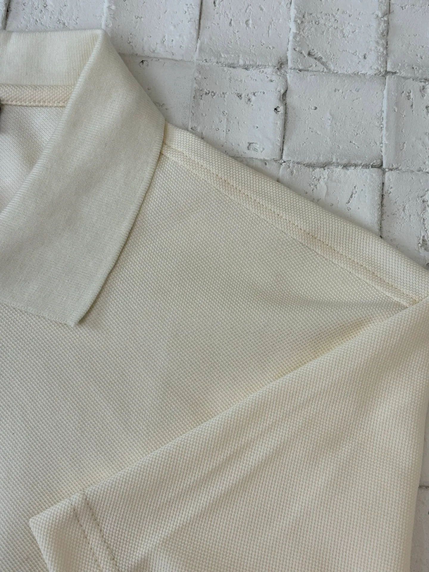🅿️300 Dio*/Dior 25Ss new Diamond patch lapel short-sleeved polo shirt. Customized pique pure cotton sateen, soft and waxy to the touch, light and smooth. The fabric has been washed and feels better. It is not easy to deform, shrink or fade. It maintains long-term beauty. With its pure color, it demonstrates the perfect fusion of elegance and simplicity. The Diamond rubber patch logo on the chest is vividly used on the clothes. The infrared positioning "patch" of the imported special machine is used. The position is more precise and firm. Size: S/M/L/XL