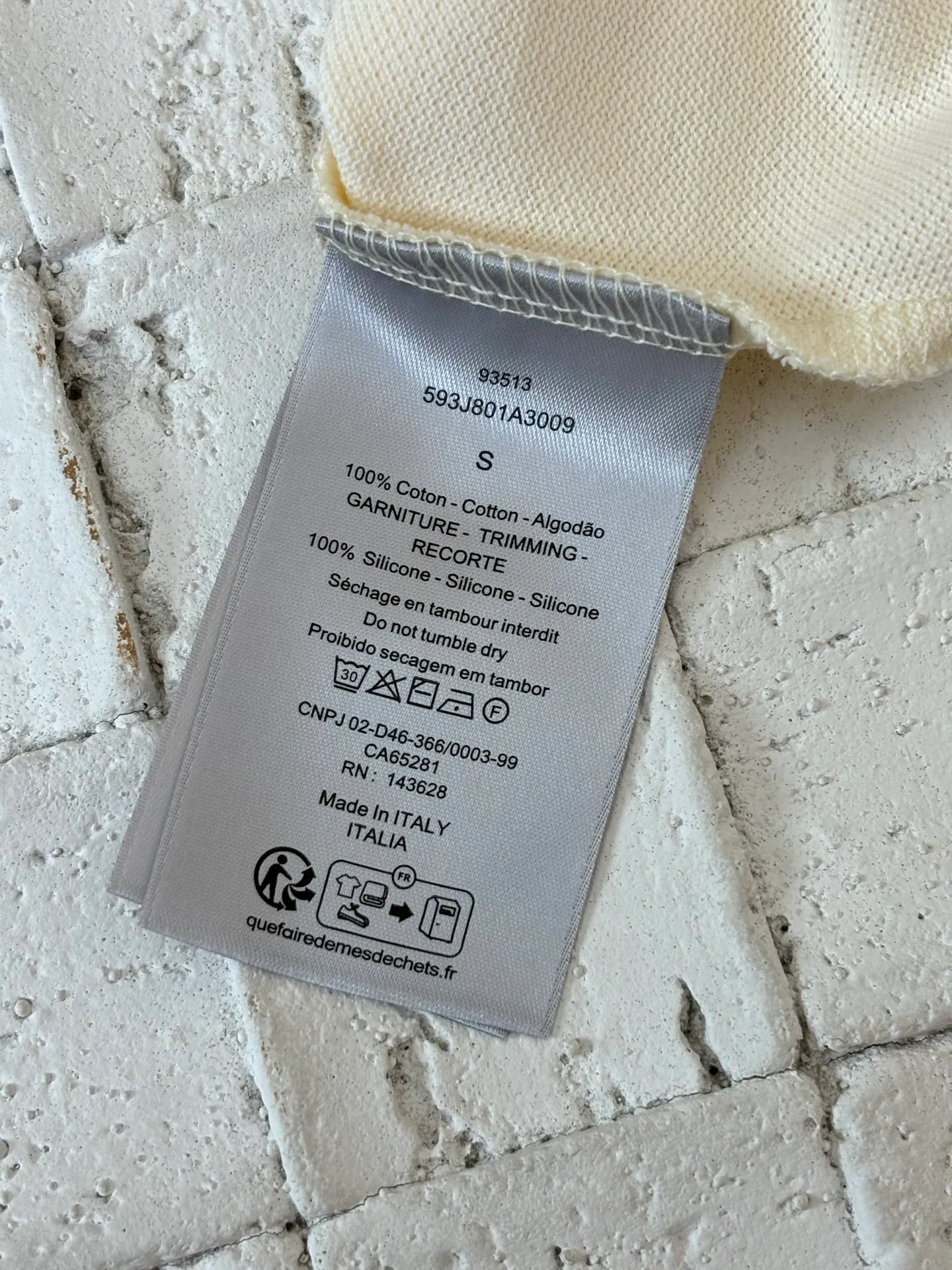🅿️300 Dio*/Dior 25Ss new Diamond patch lapel short-sleeved polo shirt. Customized pique pure cotton sateen, soft and waxy to the touch, light and smooth. The fabric has been washed and feels better. It is not easy to deform, shrink or fade. It maintains long-term beauty. With its pure color, it demonstrates the perfect fusion of elegance and simplicity. The Diamond rubber patch logo on the chest is vividly used on the clothes. The infrared positioning "patch" of the imported special machine is used. The position is more precise and firm. Size: S/M/L/XL