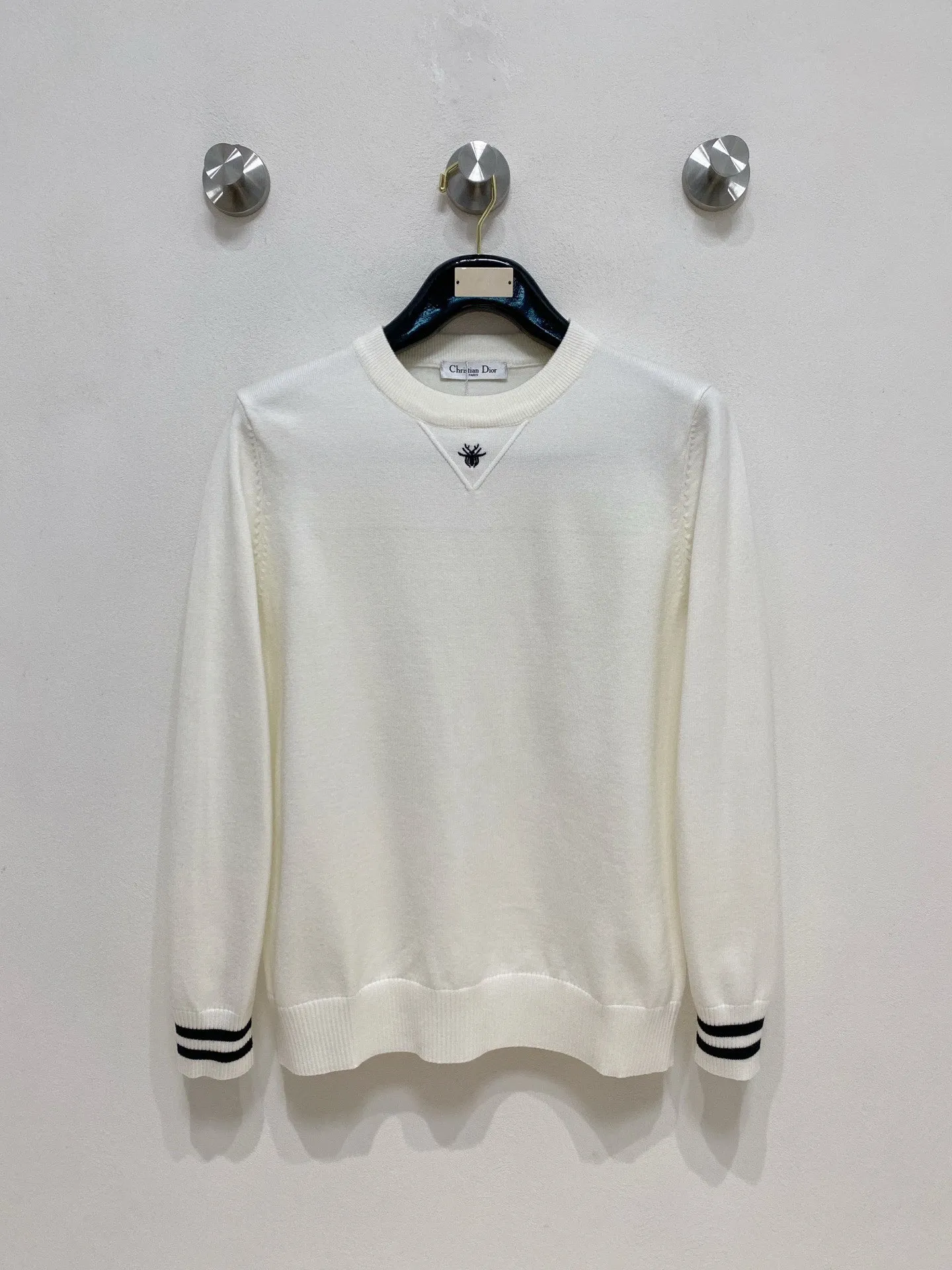 🅿️440 【DIOR】Autumn and winter classic lapel sweater, in full condition! ! ! Wool blended fabric, the latest model in 2025, golden ratio! ! Slim-fitting soft gold, versatile and practical item, the combination and practicality are extremely powerful, simple and elegant, and classy! To create your own style, it is highly recommended to buy it in two colors. The standard slim fit tailoring process is suitable for both young and old men. It is knitted from wool and will not cause any discomfort! While keeping warm, it is stylish, textured and wearable, and the classic logo with contrasting colors on the chest feels in place! ! Recommended for regular customers! ! Size M-3XL (maximum wear: 190 pounds)