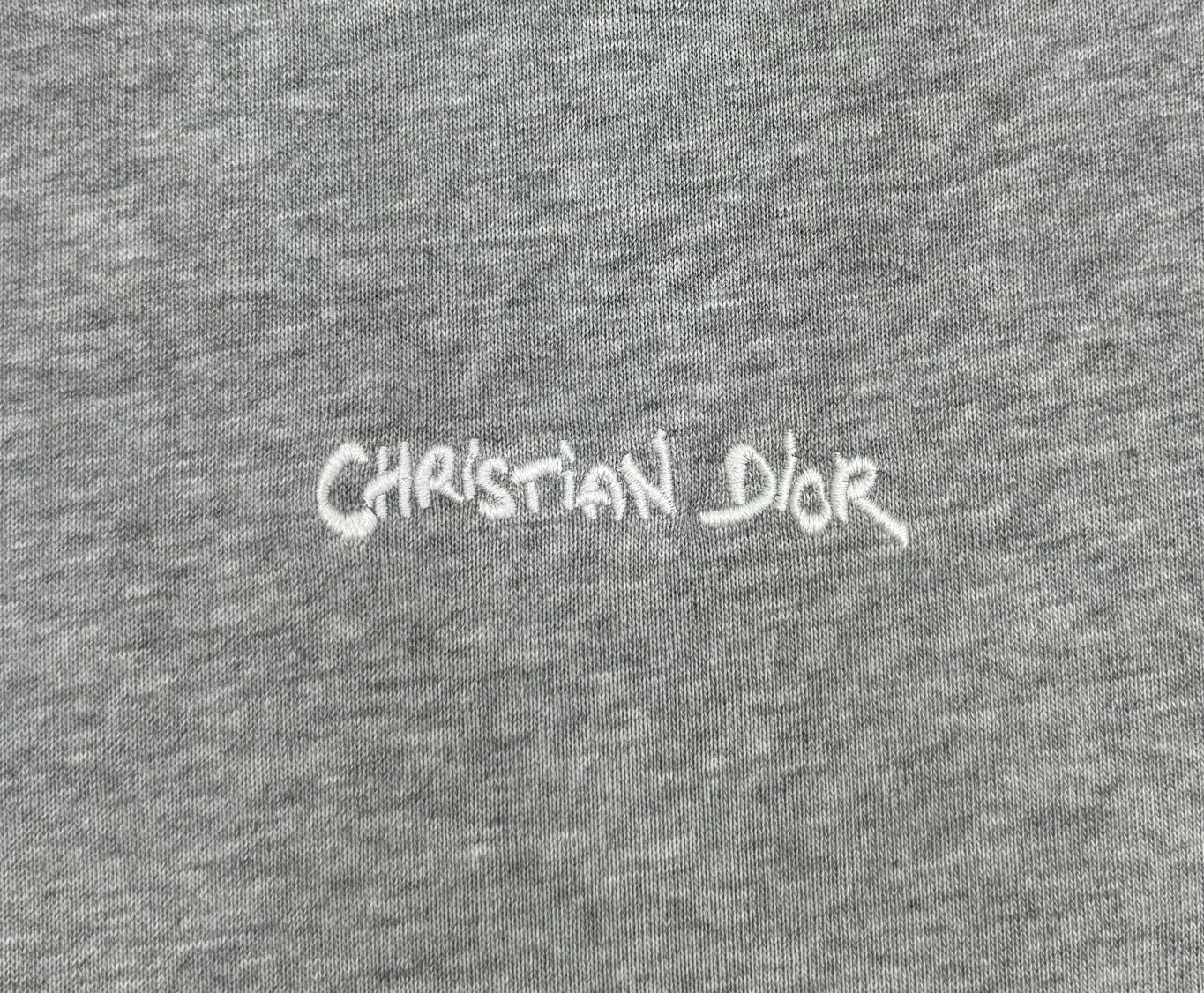 🅿️210 (top version, differentiated currency) will not be taken off the shelves all year round, sell with confidence Style: Dior/DIO.R short-sleeved T-shirt Fabric: 300g heavy double yarn 100% cotton Rib: 320g heavy Sorona 1*1 trendy brand Craftsmanship: imported machine embroidered logo Color: white black floral gray Size: XS S M L No gender distinction, the same style for men and women