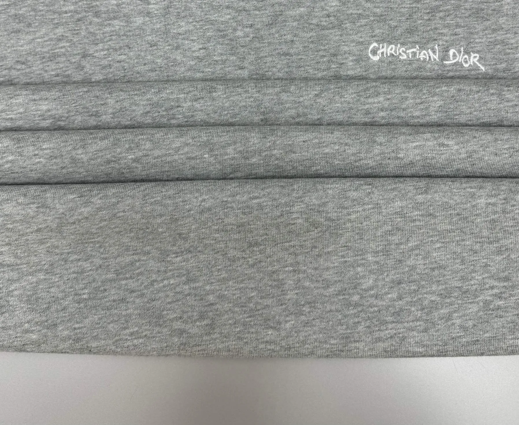 🅿️210 (top version, differentiated currency) will not be taken off the shelves all year round, sell with confidence Style: Dior/DIO.R short-sleeved T-shirt Fabric: 300g heavy double yarn 100% cotton Rib: 320g heavy Sorona 1*1 trendy brand Craftsmanship: imported machine embroidered logo Color: white black floral gray Size: XS S M L No gender distinction, the same style for men and women