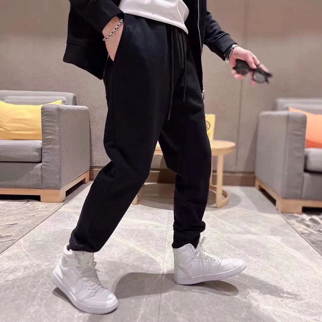 🅿️460 brand [DIOR Dior] (velvet and thickened) 2025 spring new product, celebrities’ favorite fashion-flavored casual suit, clean and neat tailoring, full of urban style. Made of high-quality custom-made fabrics, the interior has excellent thermal insulation effect, feels soft and dry, and the upper body effect is crisp and stylish. The three-dimensional cutting process and the pattern are all of high standards, and the silhouette version has the right benefits! It is not tight at all, and you feel good when you put it on. So many top-quality raw materials create high-end products with unparalleled value. It is the first choice for high-end fashion people. (Size: M-4XL can wear up to 200 pounds)