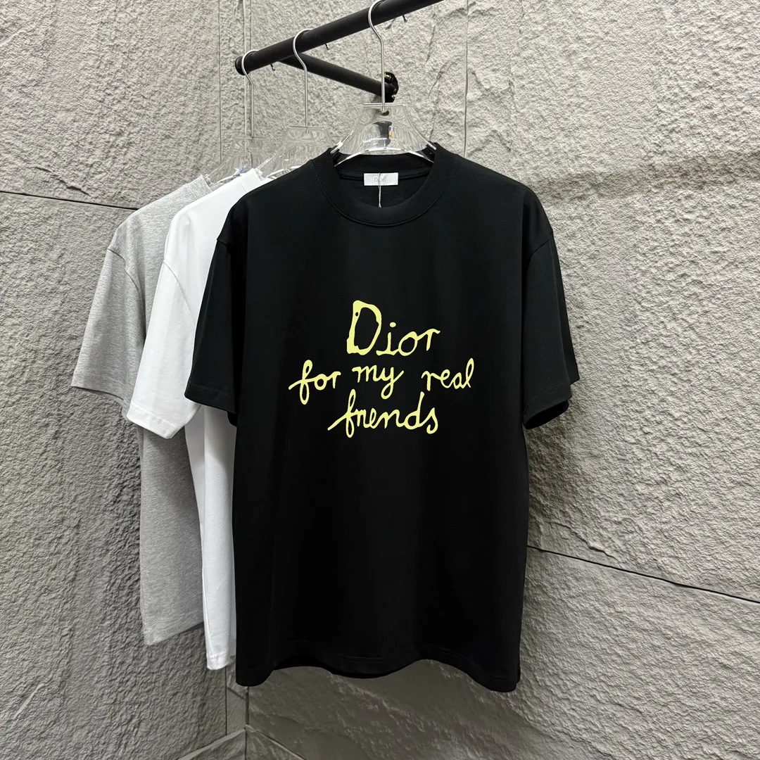 🅿️180 Dio*Dior* 2025 Spring and Summer Style Classic Yellow Letter Print Personalized Logo Customized Double Yarn Plain Cotton Fabric Short Sleeve T-shirt Unisex Size: S (90-130kg) M (120-150kg) L (140-165kg) XL (160-180kg) XXL (180-210kg) Color: black white