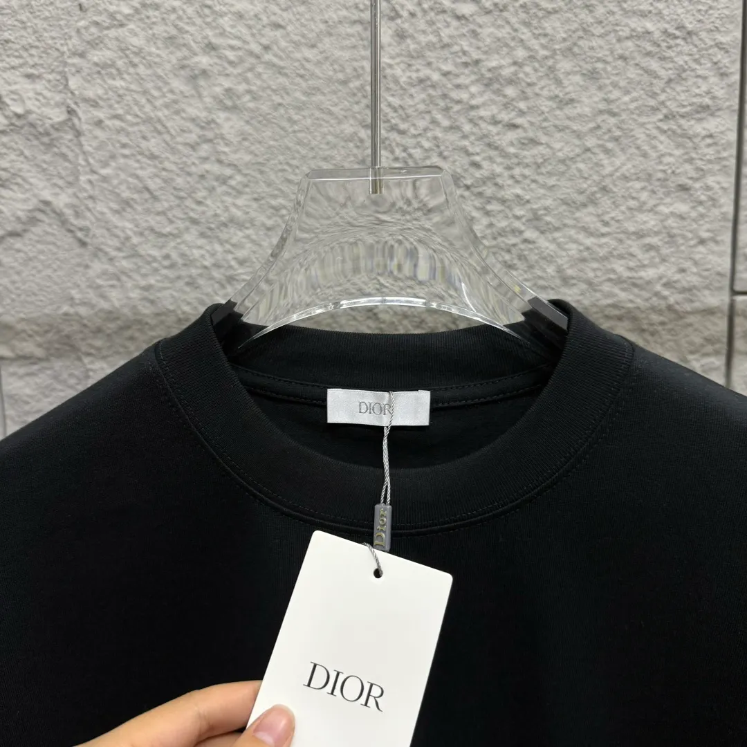 🅿️180 Dio*Dior* 2025 Spring and Summer Style Classic Yellow Letter Print Personalized Logo Customized Double Yarn Plain Cotton Fabric Short Sleeve T-shirt Unisex Size: S (90-130kg) M (120-150kg) L (140-165kg) XL (160-180kg) XXL (180-210kg) Color: black white