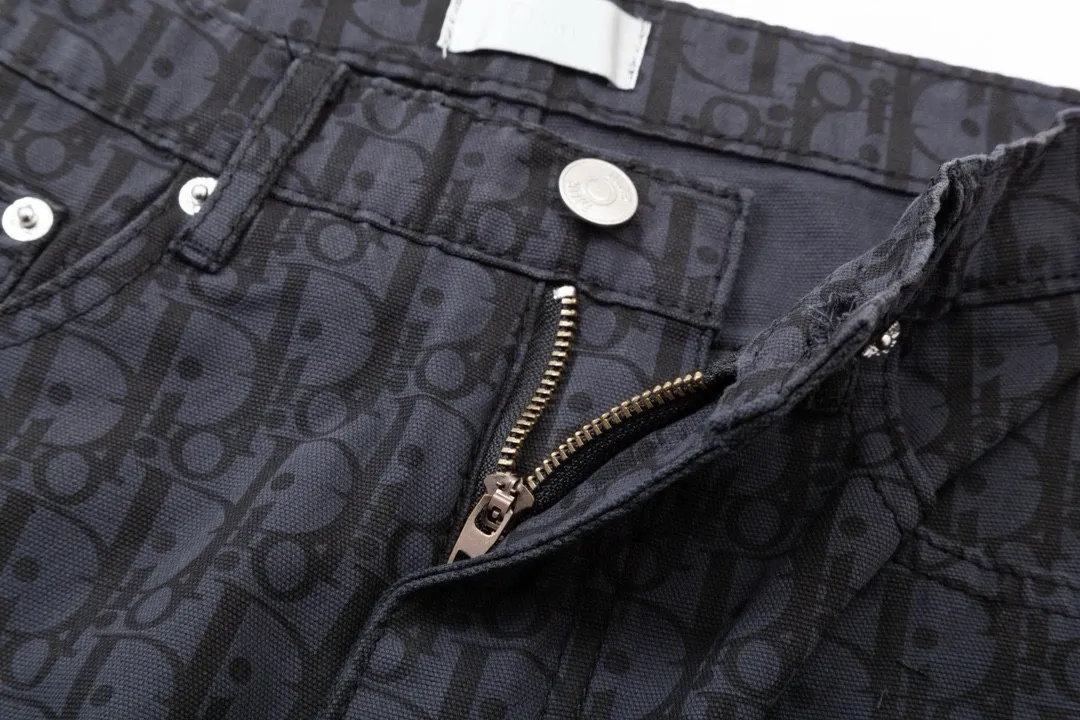 🅿️256 🔥High-end quality Item number: D23 Style: Dior/Dior 2024SS spring new old flower all-print jacquard jeans straight trousers Light luxury essential item for men and women's daily commuting wear Dior's latest top material super soft high cotton washed denim fabric! The washing cost of each piece is as much as three times that of conventional craftsmanship. The touch is extremely delicate. Once you get the actual item, you really can’t put it down. It has a full sense of high-end! The real counters use materials worth more than a thousand yuan, giving you an unparalleled sense of luxury!  Details after details! The latest first launch model! The whole body has a simple and elegant design, and the back pockets of the pants are made of high-quality craftsmanship. The belt is extremely exquisite! Real materials inside, just for the ultimate touch, without sacrificing high cost!  World premiere new product! Hot-selling items at the counter, the ultimate luxury! Whether it is for personal wear or as a gift, it is a king-level choice! No pressure to manage any large business occasions and high-end private clubs! Highly recommended to buy!    Color: Picture color Size: S-XL (28/30/32/34)