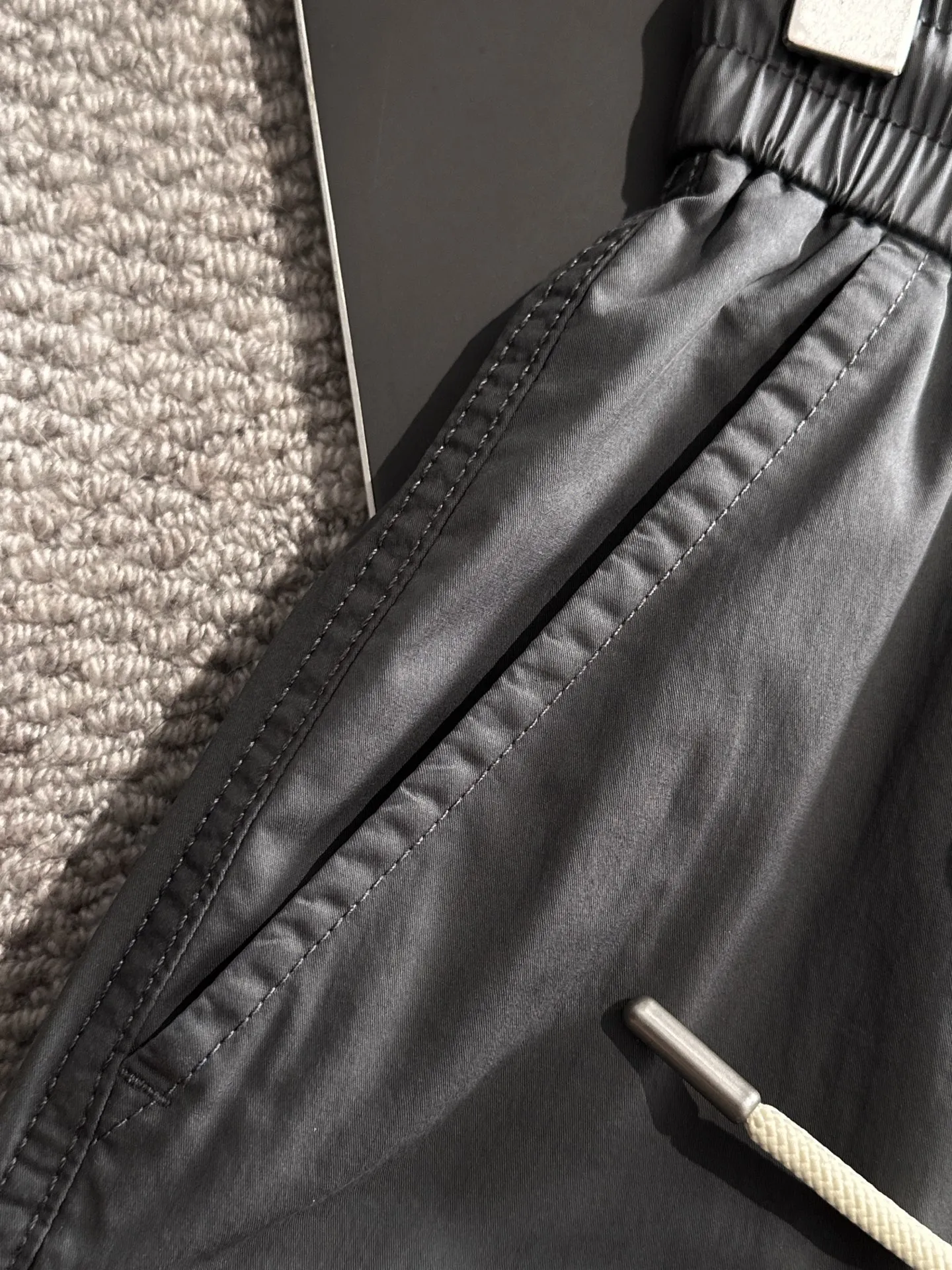 🅿️380 next day shipping Dior 2025 spring and summer new elastic band casual pants, thin counter custom fabrics, high breathability and comfort, impeccable details, brand element design concept, reflecting high quality. It feels delicate and soft! It presents a casual cut and the upper body shape is great! Size: M-4XL