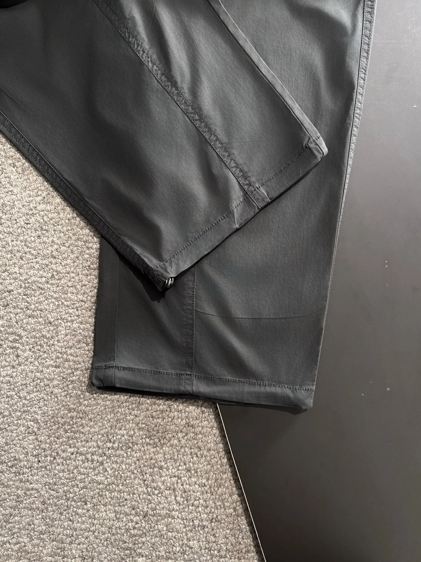 🅿️380 next day shipping Dior 2025 spring and summer new elastic band casual pants, thin counter custom fabrics, high breathability and comfort, impeccable details, brand element design concept, reflecting high quality. It feels delicate and soft! It presents a casual cut and the upper body shape is great! Size: M-4XL