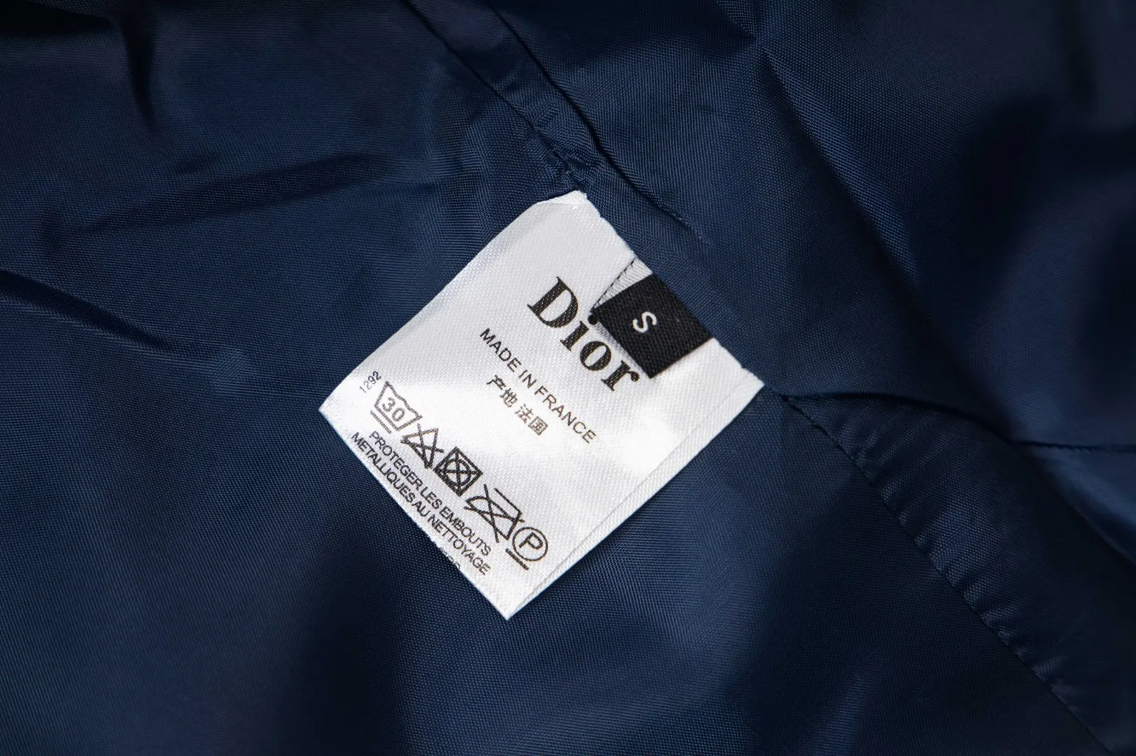 🅿️330 new model number: G134 DIOR Dior's new full-print floral presbyopic letter zipper jacket couple's jacket top (same style as Jay Chou) 1️⃣ Made of custom dyed fabric, laser positioning and cutting, perfect control of workmanship details, the upper body effect is very comfortable! 2️⃣Many celebrities have the same upper body, Xiaohongshu’s popular model, which is different from the lower version in the market! It is very youthful and energetic, and can be easily worn by both men and women. It is very in line with the fashion aesthetic concepts of today's young people! 3️⃣Full set of customized accessories, same style for men and women Color: blue Size: S, M, L, XL
