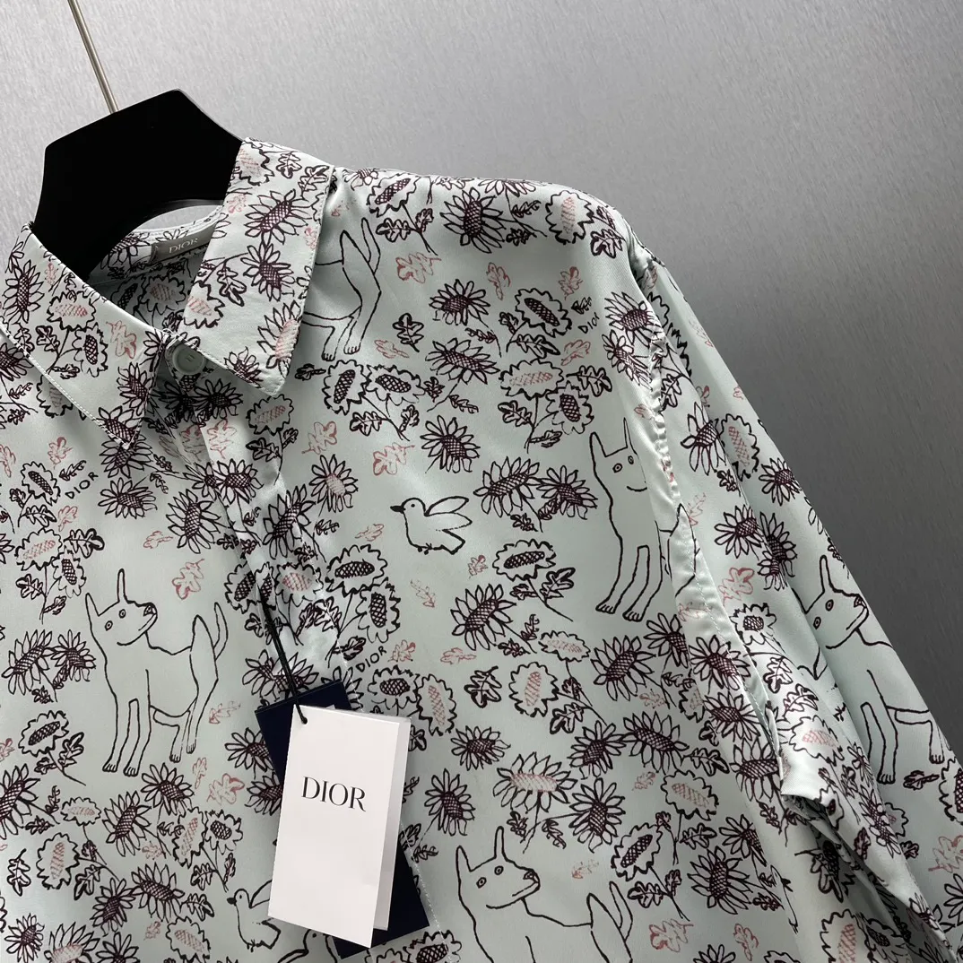 🅿️460 🧧CD Fantasy Cute Pet Printed Shirt Size: S-XL This village shirt comes from the DIOR AND HYLTON NEL joint series, showing an interpretation of the artist's work. Crafted from green mulberry silk twill fabric, it features a classic cut and a hidden button fastening. The style is fashionable and can be paired with other pieces from the limited series.