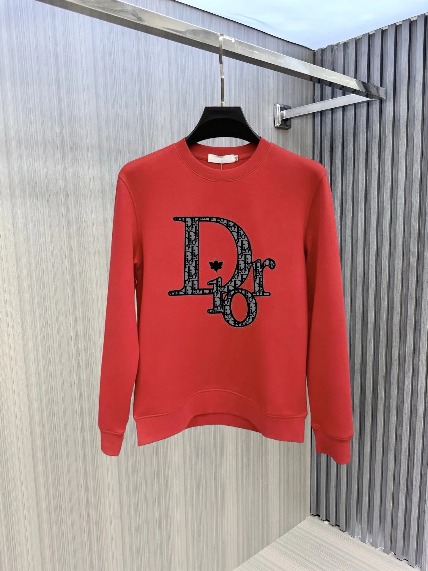 🅿️220 brand [DIOr Dior] (good news for fat people) 2025ss autumn latest long-sleeved round-neck sweatshirt, on sale simultaneously on the official website. Refreshing and breathable. Made of top Tencel Roman. Comfortable and soft. 3D three-dimensional clarity. Super fashion sense. Great for gifting and keeping for yourself. Size: M-5XL (can wear up to 220 pounds)