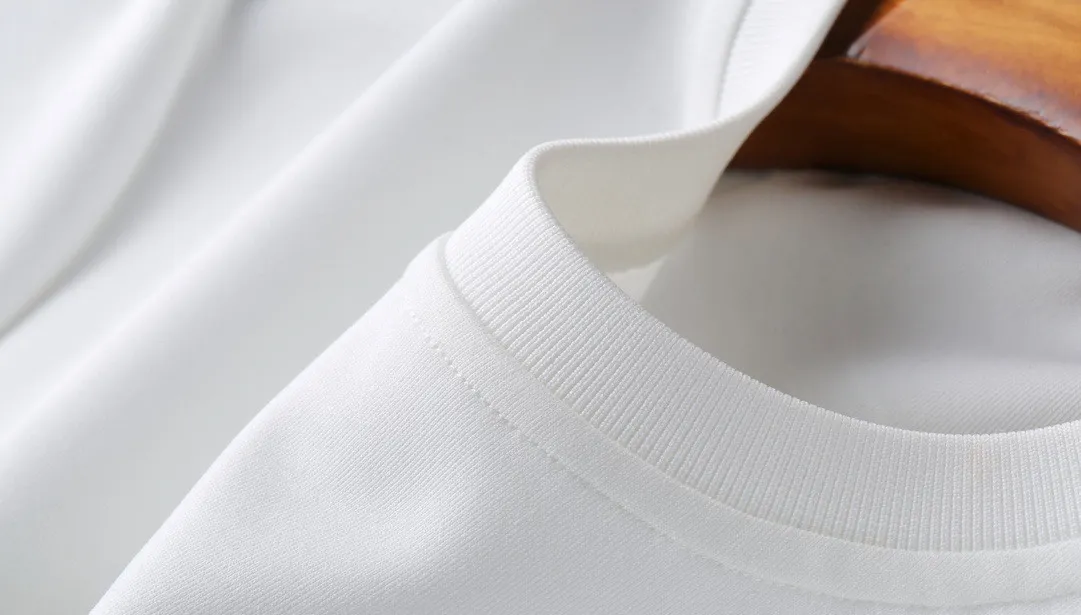 🅿️220 brand [DIOr Dior] (good news for fat people) 2025ss autumn latest long-sleeved round-neck sweatshirt, on sale simultaneously on the official website. Refreshing and breathable. Made of top Tencel Roman. Comfortable and soft. 3D three-dimensional clarity. Super fashion sense. Great for gifting and keeping for yourself. Size: M-5XL (can wear up to 220 pounds)