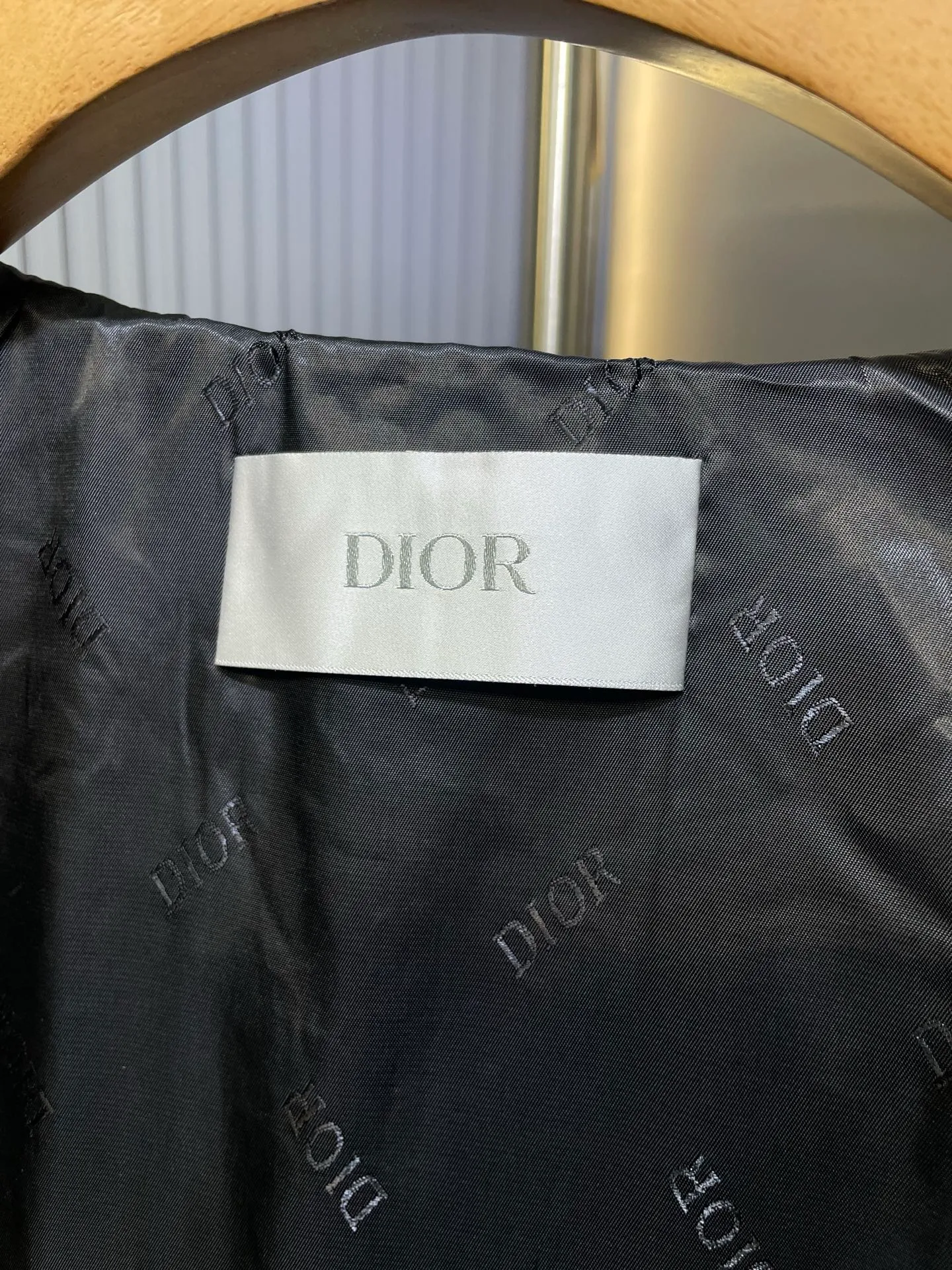 🅿️580 Dior🌟[Top original order] 2024 autumn and winter imported nylon letter embroidered hooded windproof jacket! Customized and imported nylon fabric, windproof and waterproof, embroidered design with "D" artistic font on the front panel, overall Dior word embroidery on the back panel, customized zipper, and even the lining is the original factory woven lining with Dior wording! Available in navy blue and army green colors! If you want good goods, hurry up. Size: m-xxxl