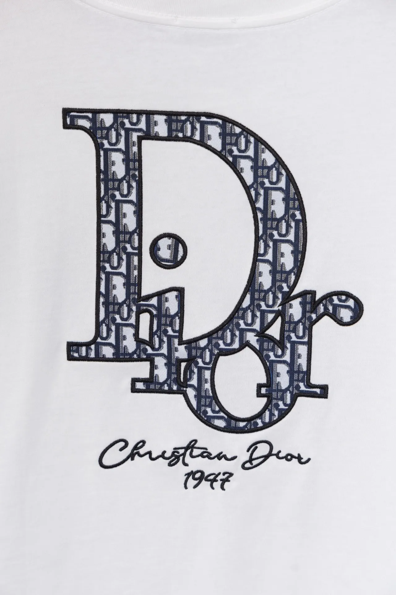 🅿️144 X027 Dior* 25ss new T-sleeve! The Dior letter logo embroidery pattern on the front and back is made of 260g double yarn pure cotton fabric. The fabric is soft, fashionable and versatile, and the same style for men and women. Color: black, white, size: S～XXL