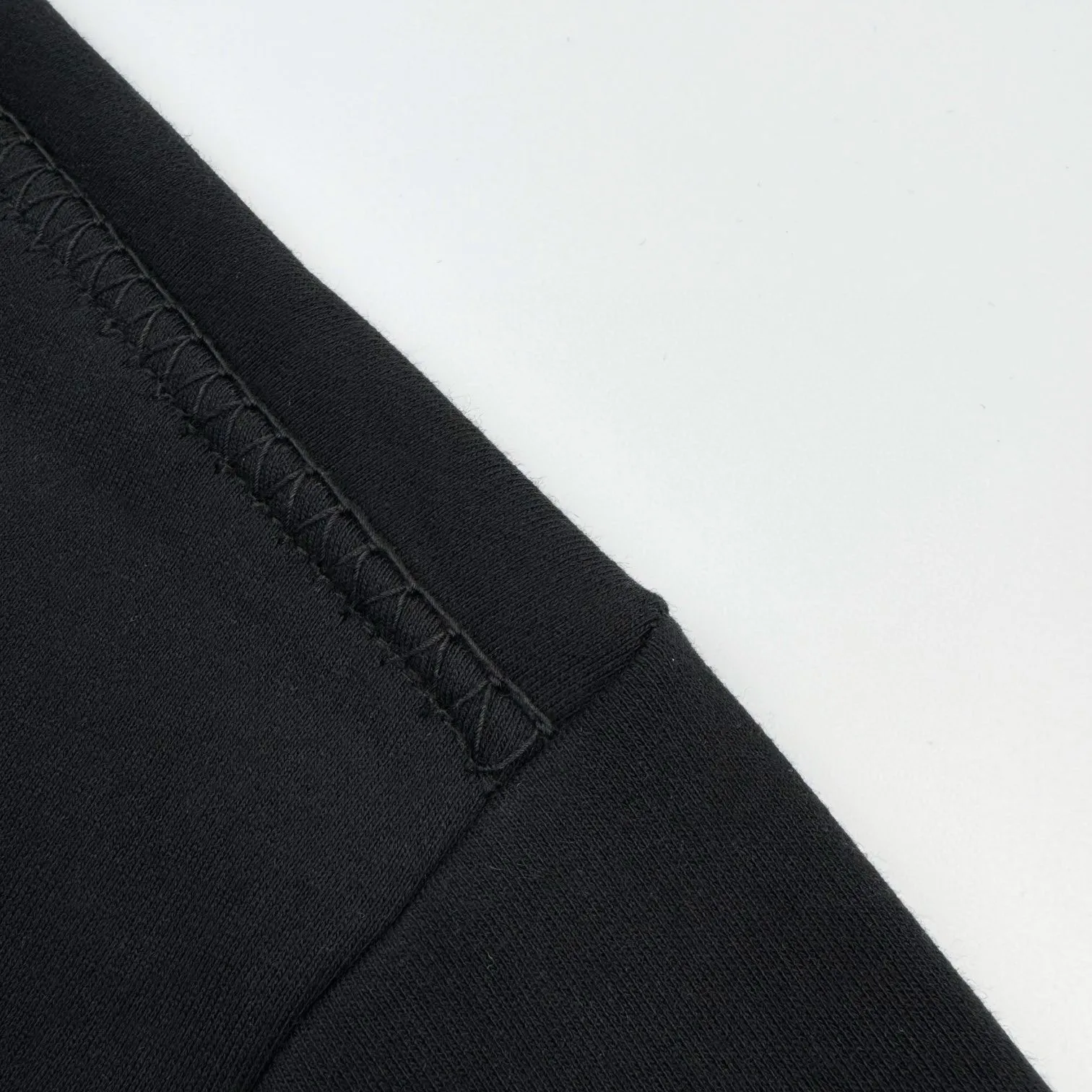 🅿️390 [Exclusive supply] CD Full of luxury, imported machine embroidery technology is used. Advanced computer control systems and precision mechanical components are used to realize Dior Stone ISland embroidery operations with high precision. The lines are smooth and delicate, and the herringbone machine is a traditional and exquisite embroidery technology. Through delicate stitches, flexible patterns and textures like swimming dragons are outlined on the fabric. Full layering, valley wave tissue technology. By adjusting the knitting method of the front and rear continuous needle beds, the horizontal convex effect is formed on the surface of the knitted fabric. It has a full three-dimensional feel, and the fabrics have been washed, giving it a better hand feel and texture. It is not easy to deform, shrink or fade, and maintains long-term beauty. Size:S-M-L-XL