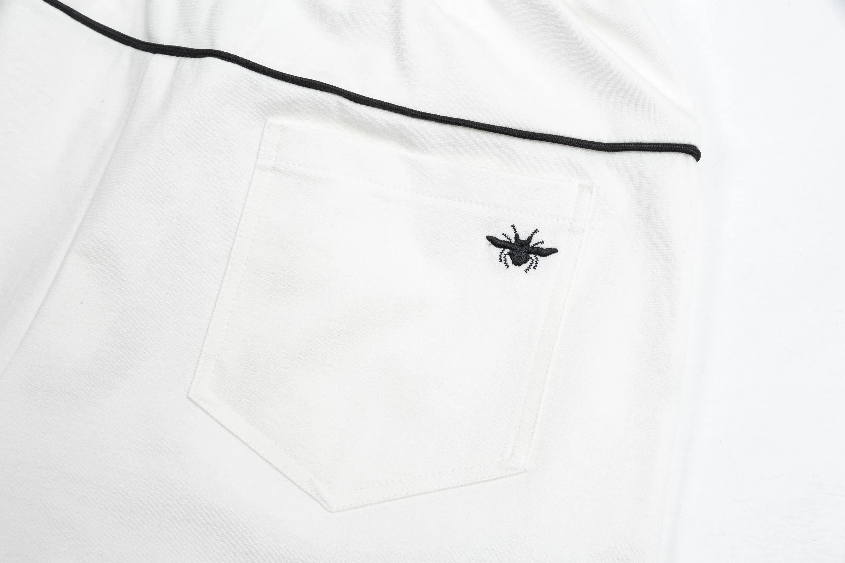 🅿️190 2025 Dior Dior new knitted shorts, customized fabric, knitted with knitted logo printed on it. The version is tight and three-dimensional, with straight stripe splicing. The customized trouser cord hardware has strong texture and smoothness. The upper body is comfortable and breathable. It has a concave and convex three-dimensional feel. It is suitable for fashionable and casual wear. Color: Black-White Size: M-4XL