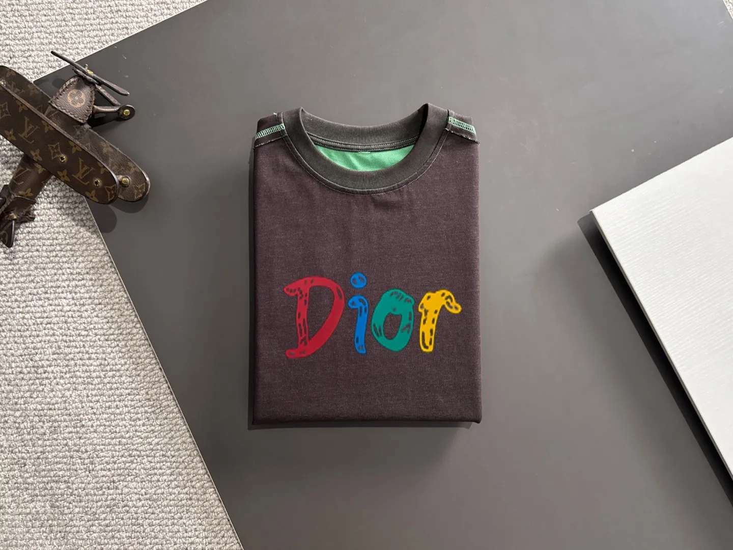 🅿️270 Shipped next day Dior 2025 summer new style (top quality, differentiated currency) The launch of short-sleeved special fabrics Summer catwalk style Exclusive style for men and women Made of imported custom dyed fabric Back neck chain bottom full shoulder bag No deformation or shrinkage when exposed to water SIZE: M to 3XL