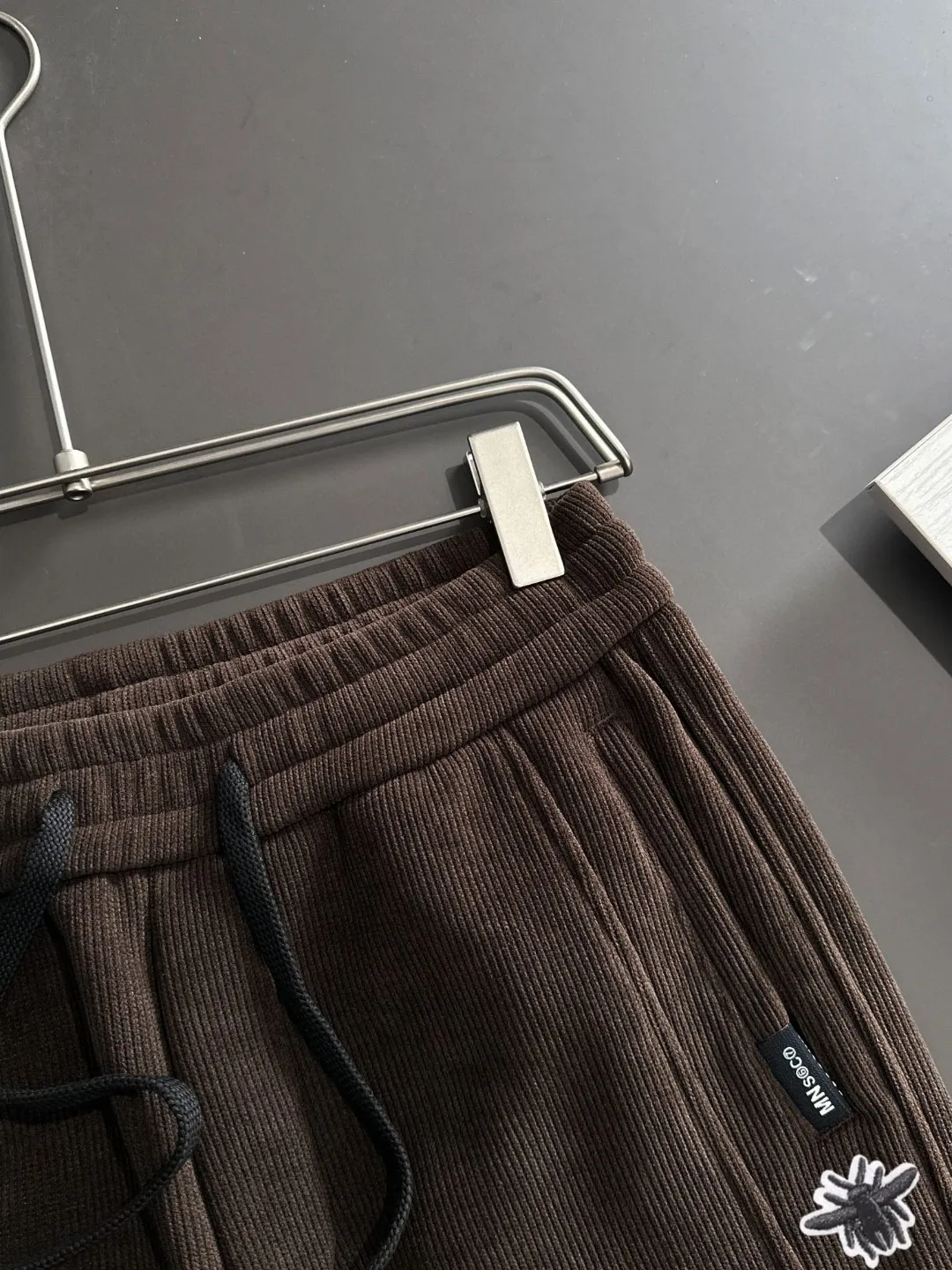 🅿️380 next day shipping Dior 2025 new early spring elastic band casual pants, thickened with velvet to keep warm. The custom-made fabrics at the counter are highly breathable and comfortable, with impeccable details and brand element design concepts, reflecting high quality. It feels delicate and soft! It presents a casual cut and the upper body shape is great! Size: M-4XL