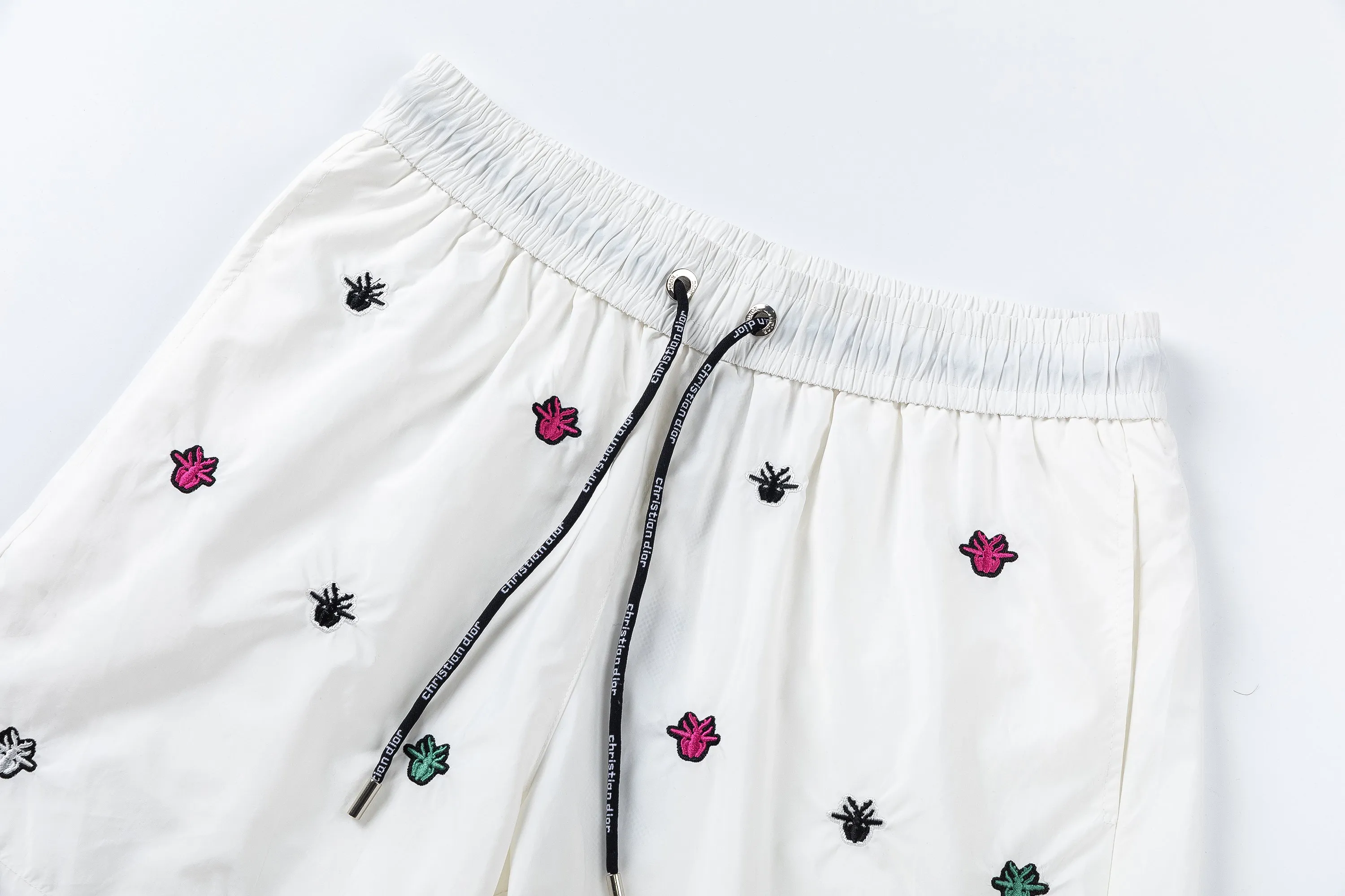 🅿️210 DiRO Dior 2025 spring and summer logo embroidery. New fashionable beach shorts, with lining and mesh shorts! The official website is synchronized with the original 1-1 replica, the original hardware is selected from high-quality polyester fiber fabrics, with a delicate feel, a must-have item for summer, and the upper body effect is super handsome! Color: Black White Size: S M L XL XXL