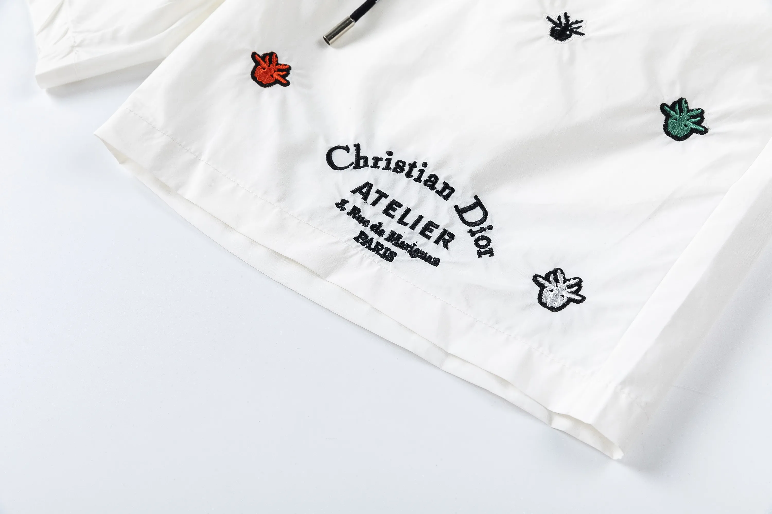 🅿️210 DiRO Dior 2025 spring and summer logo embroidery. New fashionable beach shorts, with lining and mesh shorts! The official website is synchronized with the original 1-1 replica, the original hardware is selected from high-quality polyester fiber fabrics, with a delicate feel, a must-have item for summer, and the upper body effect is super handsome! Color: Black White Size: S M L XL XXL