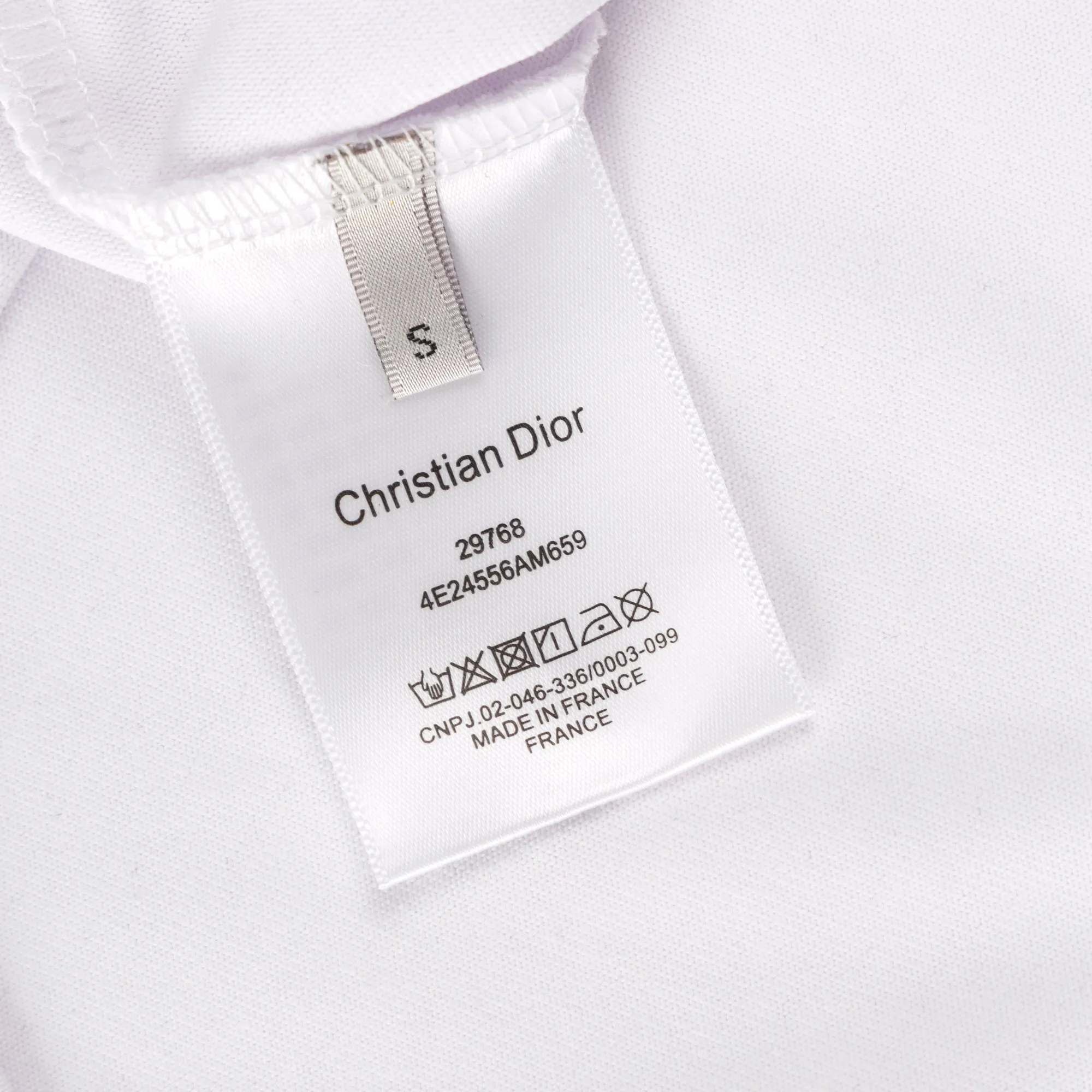 🅿️170 model number S030 Dior chest CD letter logo embroidered round neck short sleeves embroidered patch complete set of packaging with complete three labels original supporting accessories 1:1 main mark process very high-end has been pre-shrunk at high temperature and is not easy to deform after repeated washing. Pure cotton 280 grams high weight 32 double yarns no pilling no fading comfortable and breathable matching 1x1 thread in the same cylinder oversize loose version Can wear up to 220 pounds Color: white apricot Size: XS-L