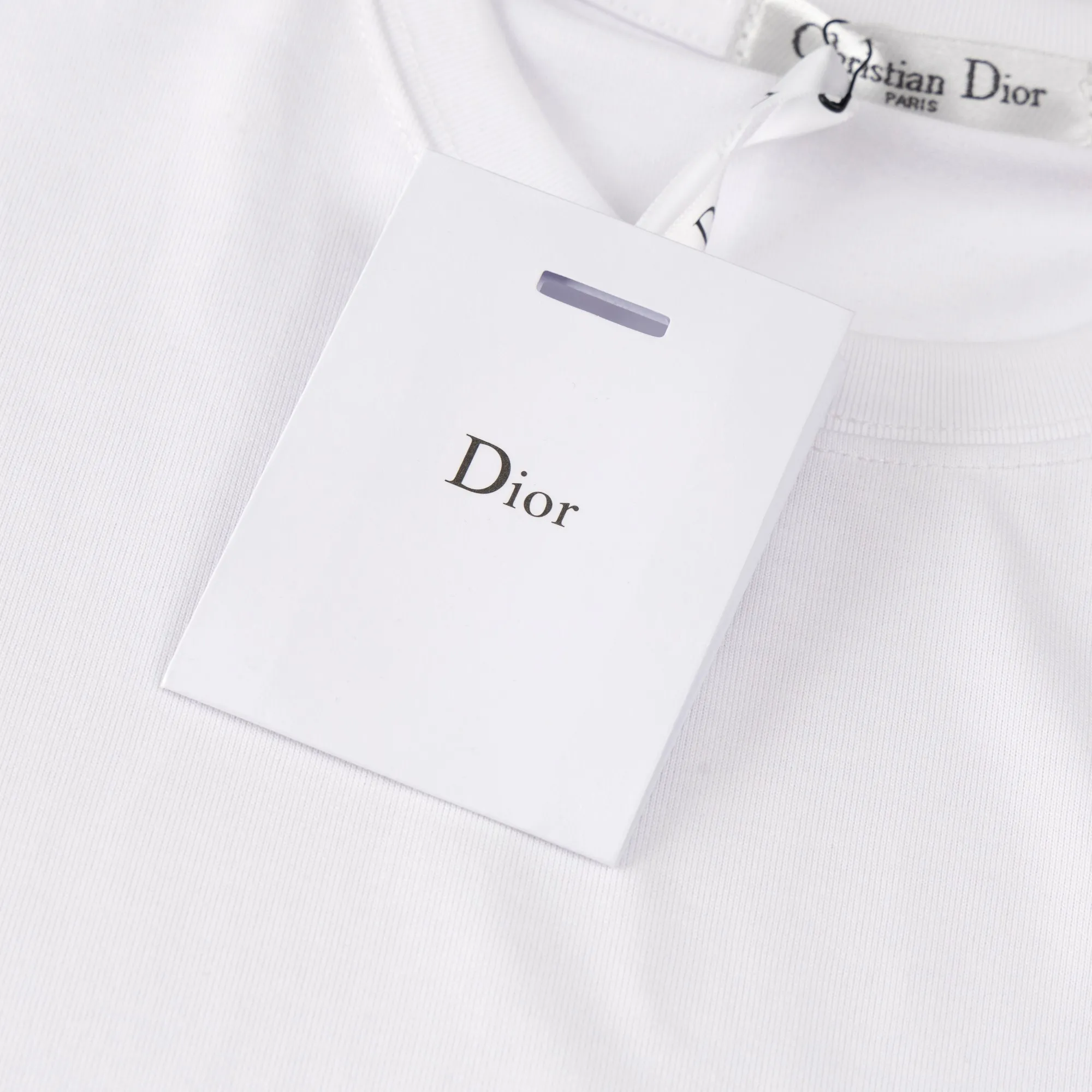 🅿️170 model number S030 Dior chest CD letter logo embroidered round neck short sleeves embroidered patch complete set of packaging with complete three labels original supporting accessories 1:1 main mark process very high-end has been pre-shrunk at high temperature and is not easy to deform after repeated washing. Pure cotton 280 grams high weight 32 double yarns no pilling no fading comfortable and breathable matching 1x1 thread in the same cylinder oversize loose version Can wear up to 220 pounds Color: white apricot Size: XS-L