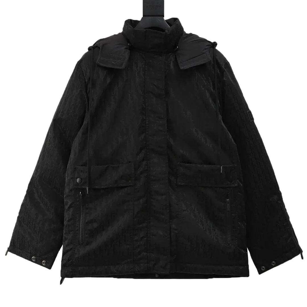 🅿️760 DIOR/Dior full-print jacquard LOGO hooded down jacket. Different from the market version, the original zipper is made exclusively from the mold. It is not easy to rust after being stored for a long time after washing. The "Dior" letters on the small buttons on the pockets are clearly visible. The fabric letters are printed using a discharge printing process, which is to change the original color of the yarn to white and gray. It is not the so-called printed or jacquard fabric on the market. The texture of the fabric is thick and stiff, and it is not the soft and thin material on the market. Pay attention to the distinction. The characteristics of the fabric are not easy to wrinkle. The dyeing yarn 100% restores the original color. An exclusive blockbuster item! Size：XS-L