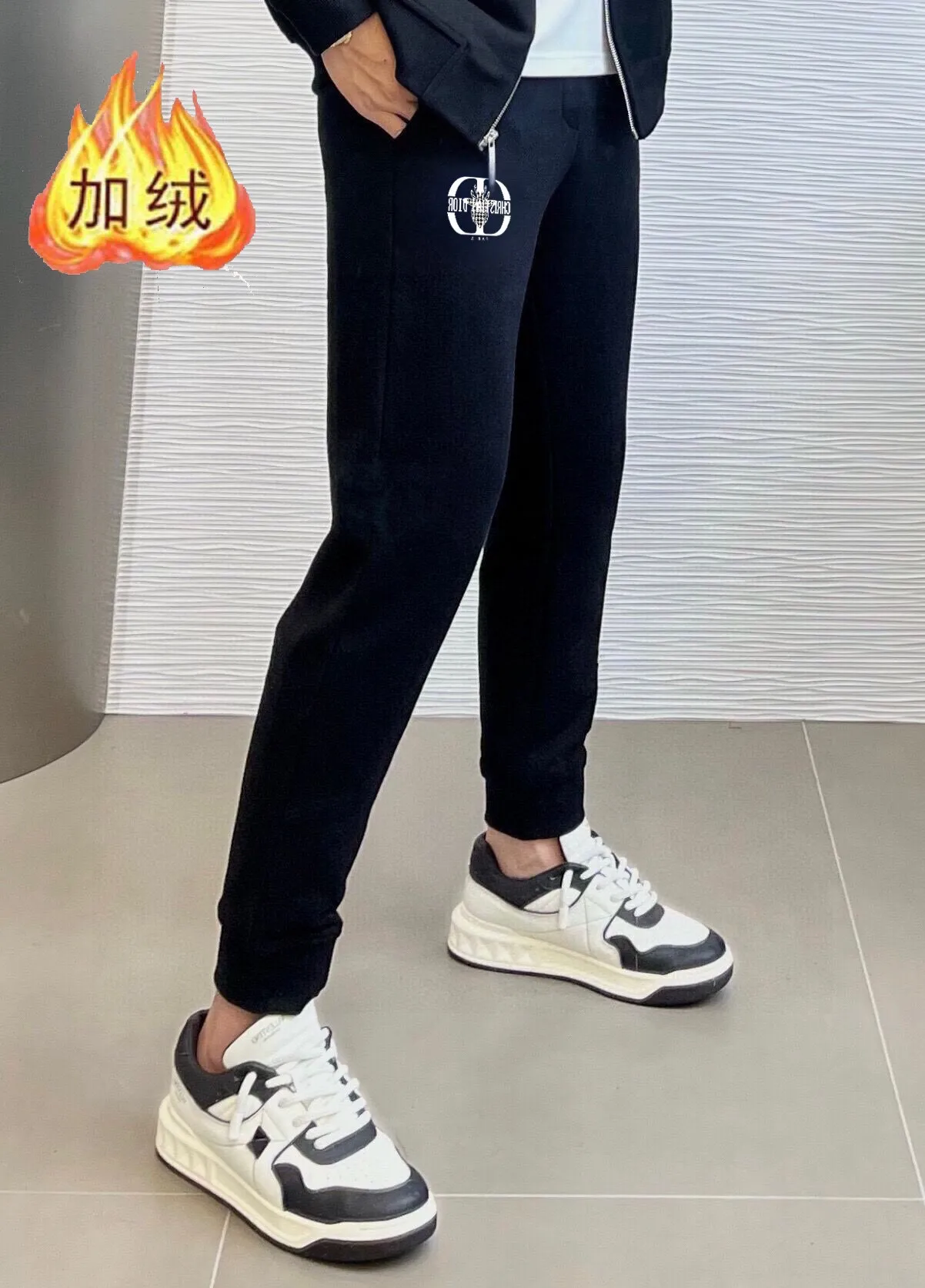 🅿️460 Directly approved brand [DIOR Dior] (velvet and thickened) 2025 autumn and winter new products, celebrities' favorite fashionable casual suits, clean and neat tailoring, full of urban style. Made of high-quality customized fabrics, the inner warmth is excellent, the hand feels soft and dry, and the upper body effect is crisp and stylish. The three-dimensional cutting process and the pattern are all of high standards, and the silhouette version has the right benefits! It is not tight at all, and you feel good when you put it on. So many top-quality raw materials create high-end products with unparalleled value. It is the first choice for high-end fashion people. (Size: M-4XL can wear up to 200 pounds)