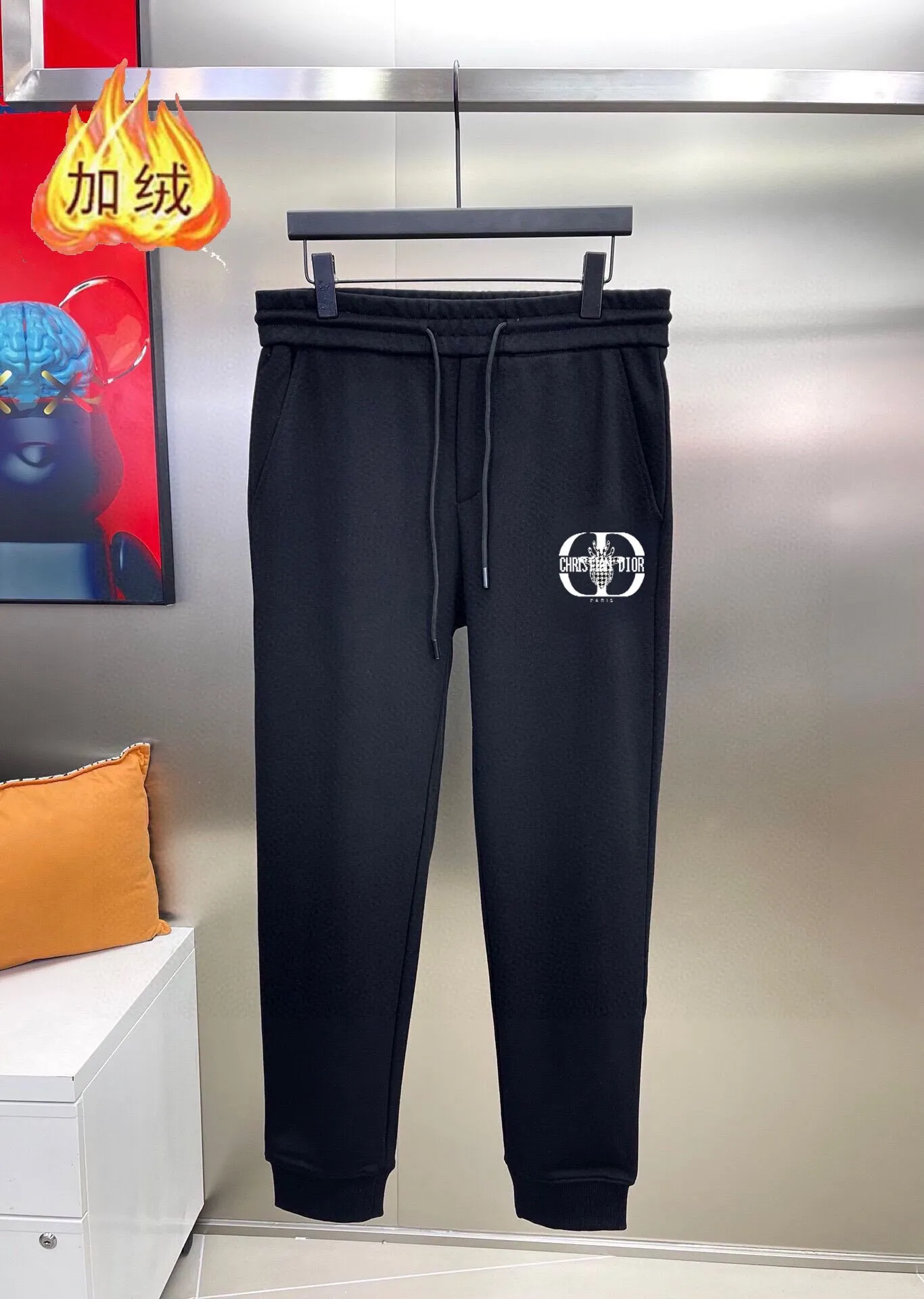 🅿️460 Directly approved brand [DIOR Dior] (velvet and thickened) 2025 autumn and winter new products, celebrities' favorite fashionable casual suits, clean and neat tailoring, full of urban style. Made of high-quality customized fabrics, the inner warmth is excellent, the hand feels soft and dry, and the upper body effect is crisp and stylish. The three-dimensional cutting process and the pattern are all of high standards, and the silhouette version has the right benefits! It is not tight at all, and you feel good when you put it on. So many top-quality raw materials create high-end products with unparalleled value. It is the first choice for high-end fashion people. (Size: M-4XL can wear up to 200 pounds)