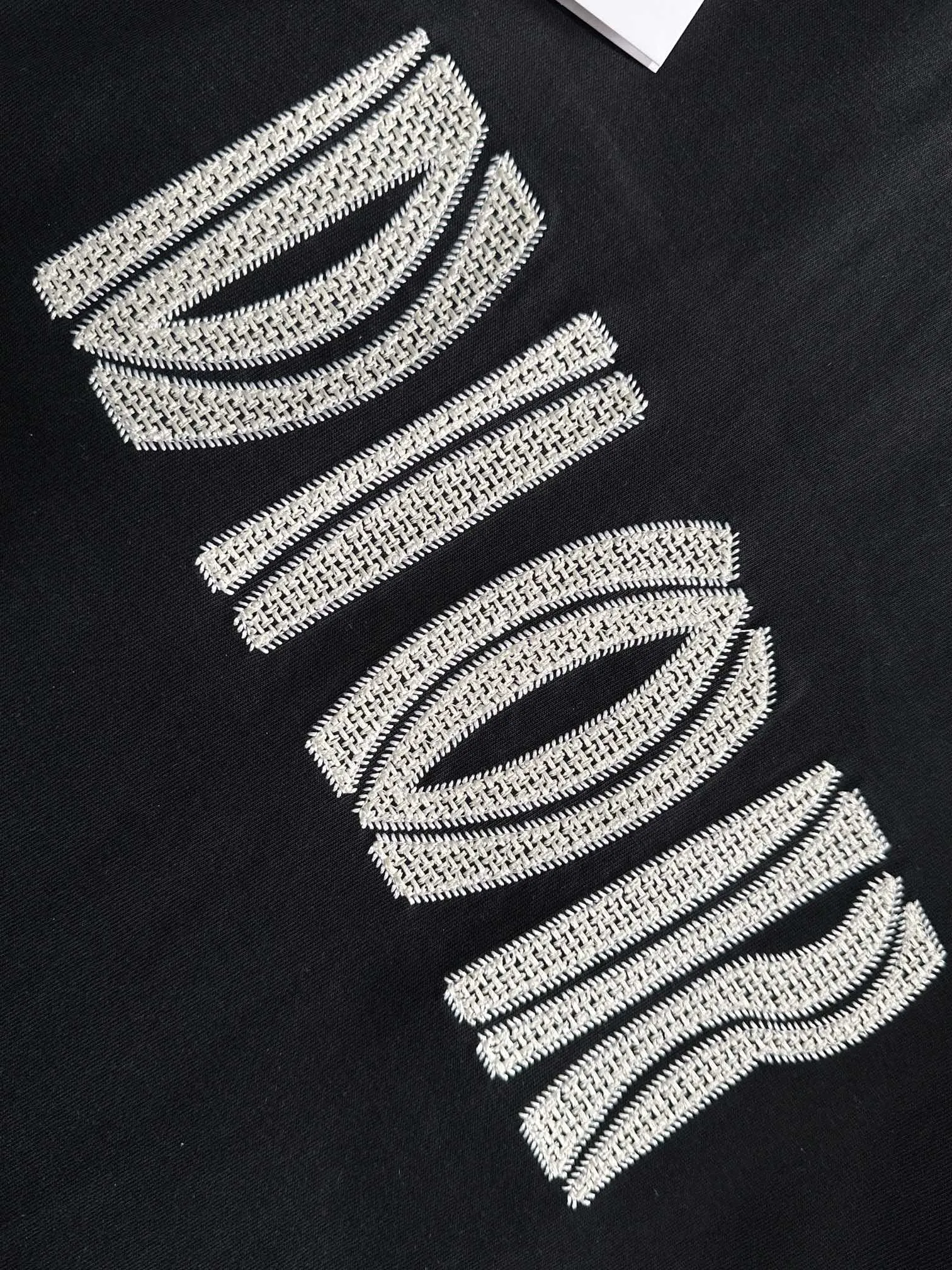 🅿️170 (arrives the next day) Dior 2025 new style woven embroidered letter logo, same style for men and women, short-sleeved T-shirt ·Customized 260g 100% double yarn pure cotton fabric ·Dyeing 32 counts double-strand thread ·Collar label, hangtag, main mark and three labels complete Color: black Size: XS S M L