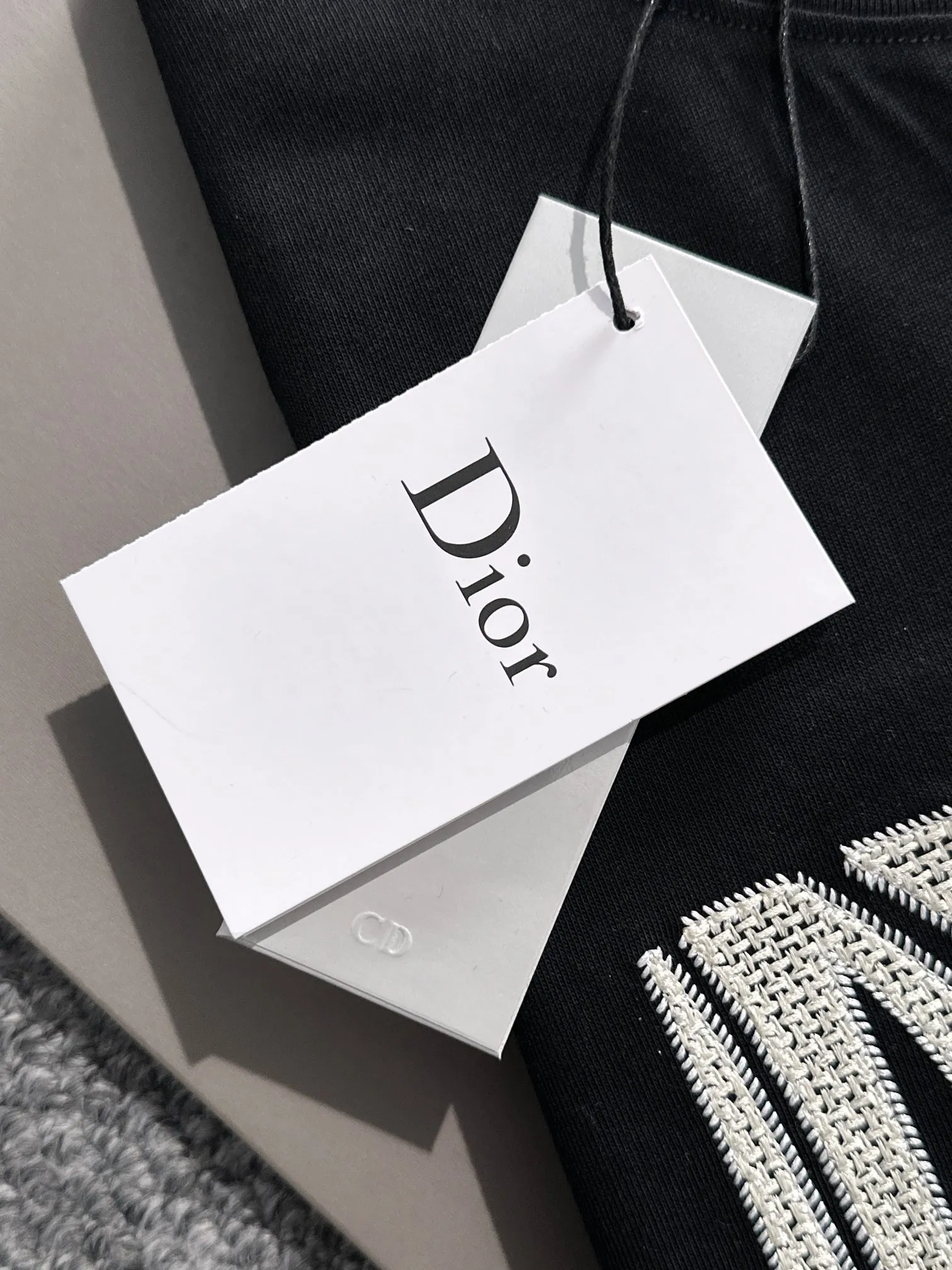🅿️170 (arrives the next day) Dior 2025 new style woven embroidered letter logo, same style for men and women, short-sleeved T-shirt ·Customized 260g 100% double yarn pure cotton fabric ·Dyeing 32 counts double-strand thread ·Collar label, hangtag, main mark and three labels complete Color: black Size: XS S M L