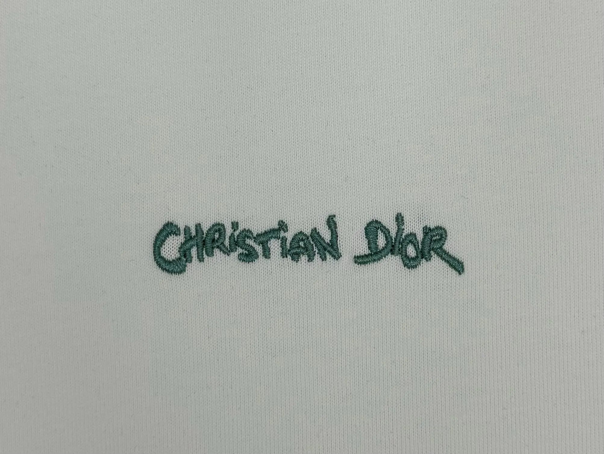 🅿️210 (top version, differentiated currency) will not be taken off the shelves all year round, sell with confidence Style: Dior/DIO.R short-sleeved T-shirt Fabric: 300g heavy double yarn 100% cotton Rib: 320g heavy Sorona 1*1 trendy brand Craftsmanship: imported machine embroidered logo Color: white black floral gray Size: XS S M L No gender distinction, the same style for men and women