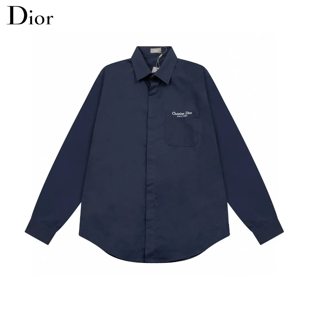 🅿️286 DIOR 🔥The most popular style is coming. Simple and versatile pocket letter logo slogan embroidered long-sleeved shirt. 2024ss official website new long-sleeved shirt, exquisite embroidered logo. High-end version, in-store customized fabric. Highly breathable and comfortable, exquisitely crafted, with impeccable detail processing. ✅Customized logo engraved buttons, complete with three labels. Brand element design concept reflects high quality. It feels delicate and soft! It presents a casual cut and the upper body shape is great! 🐉Code number: M-XXL