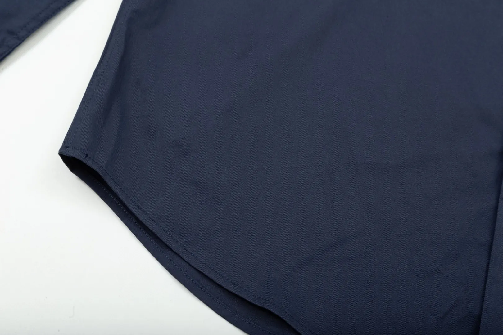 🅿️286 DIOR 🔥The most popular style is coming. Simple and versatile pocket letter logo slogan embroidered long-sleeved shirt. 2024ss official website new long-sleeved shirt, exquisite embroidered logo. High-end version, in-store customized fabric. Highly breathable and comfortable, exquisitely crafted, with impeccable detail processing. ✅Customized logo engraved buttons, complete with three labels. Brand element design concept reflects high quality. It feels delicate and soft! It presents a casual cut and the upper body shape is great! 🐉Code number: M-XXL