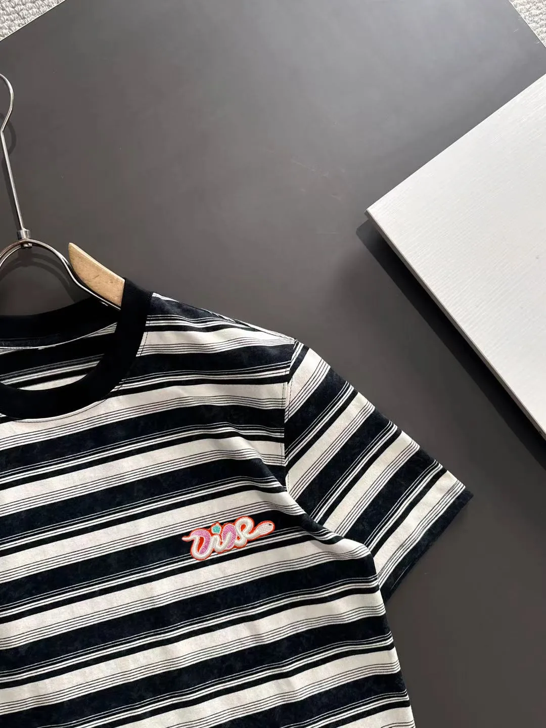 🅿️270 shipped next day DIOR Dior 2025 spring and summer new high quality launch of double yarn pure cotton striped fabric short-sleeved personalized exclusive style will not deform or shrink after being soaked in water SIZE: M-3XL