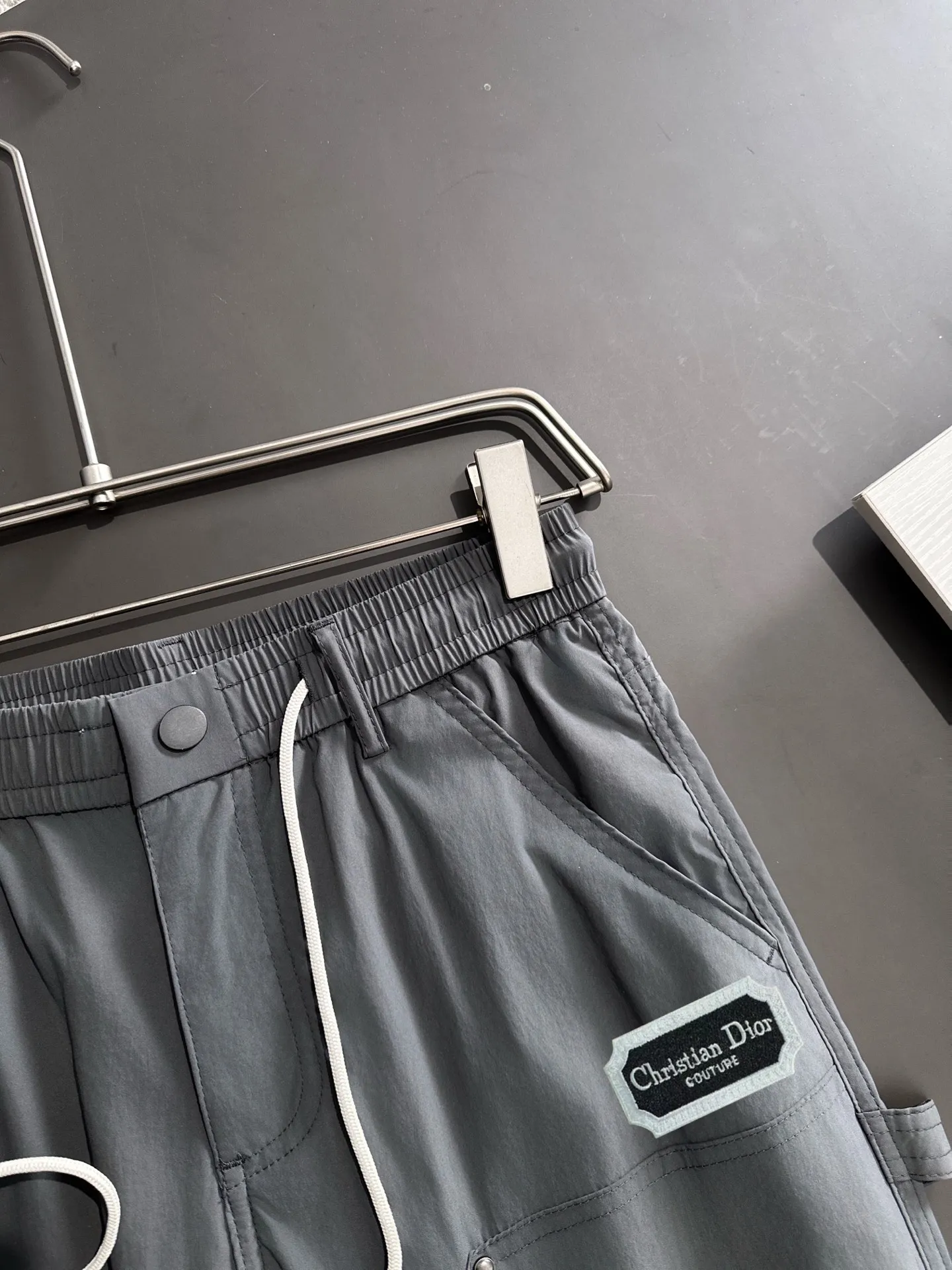 🅿️380 next day shipping Dior 2025 spring and summer new elastic band casual pants, thin counter custom fabrics, high breathability and comfort, impeccable details, brand element design concept, reflecting high quality. It feels delicate and soft! It presents a casual cut and the upper body shape is great! Size: M-4XL