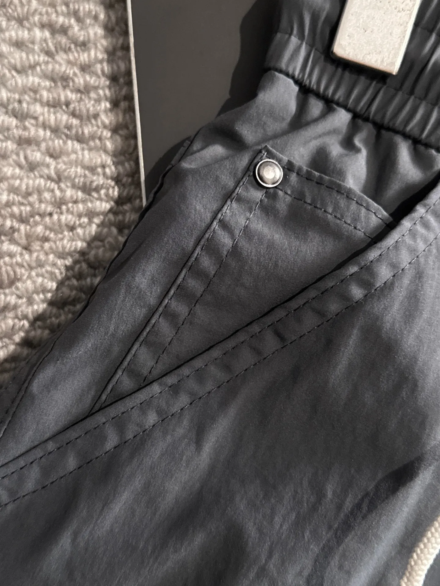 🅿️380 next day shipping Dior 2025 spring and summer new elastic band casual pants, thin counter custom fabrics, high breathability and comfort, impeccable details, brand element design concept, reflecting high quality. It feels delicate and soft! It presents a casual cut and the upper body shape is great! Size: M-4XL