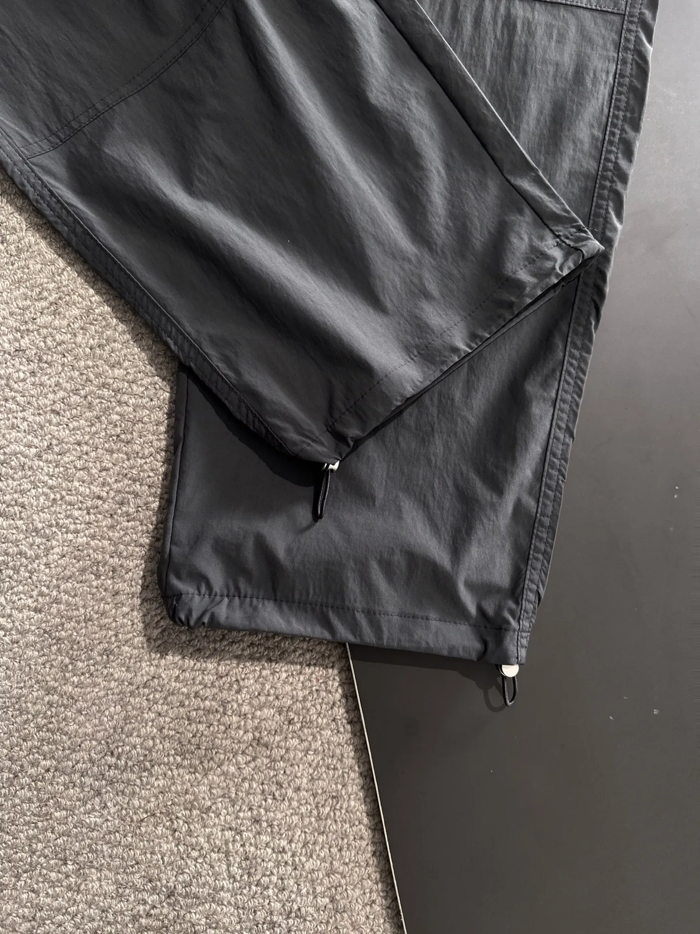 🅿️380 next day shipping Dior 2025 spring and summer new elastic band casual pants, thin counter custom fabrics, high breathability and comfort, impeccable details, brand element design concept, reflecting high quality. It feels delicate and soft! It presents a casual cut and the upper body shape is great! Size: M-4XL