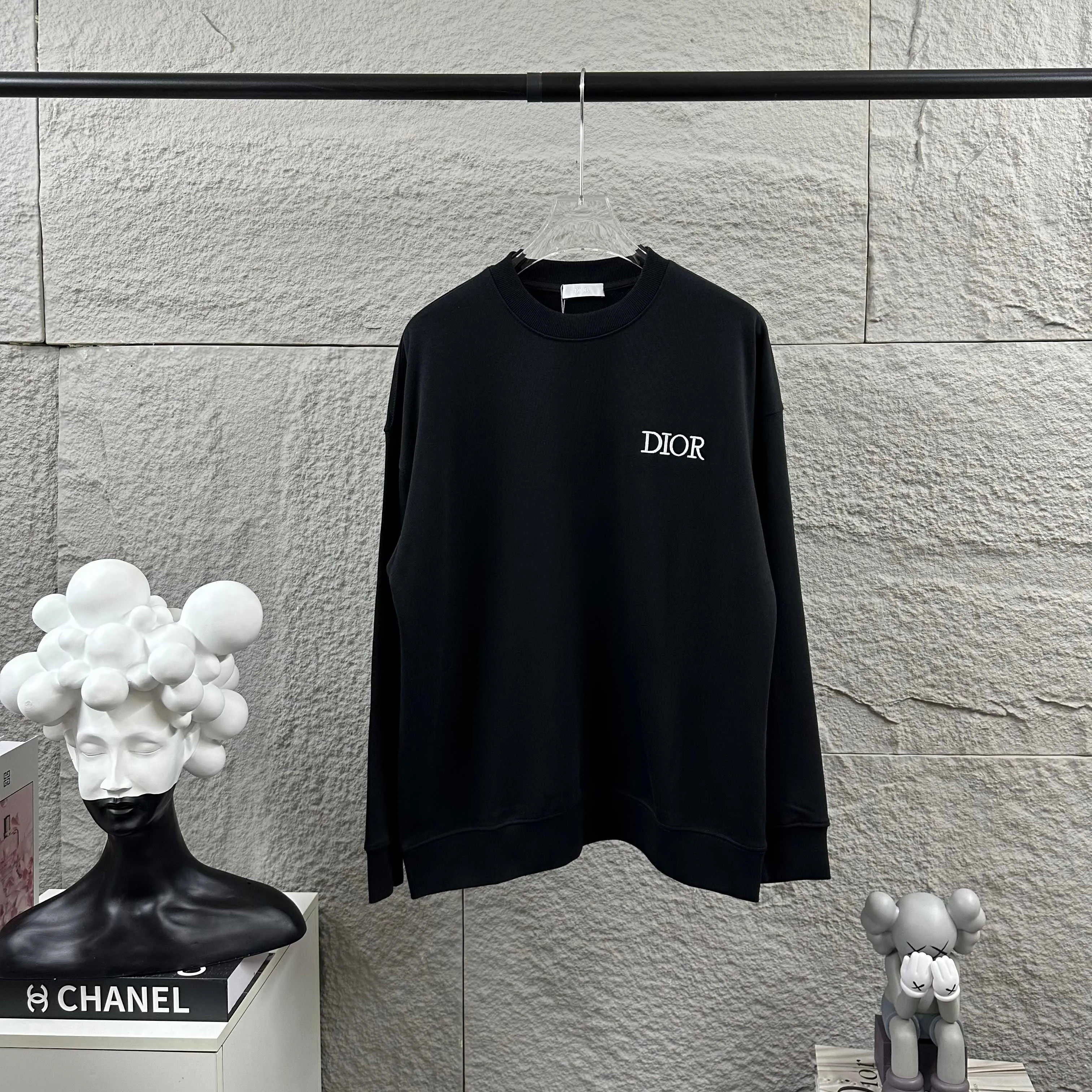 🅿️250 Dio* Christian Dior 2025 early autumn and winter new style Classic black and white letters simple embroidery, simple and elegant Customized terry fabric Long-sleeved round neck sweatshirt Same style for men and women Color: black white Size: S (90-130 pounds) M (120-150 pounds) L (140-165 pounds) XL (160-180 pounds) XXL (180-210 pounds)