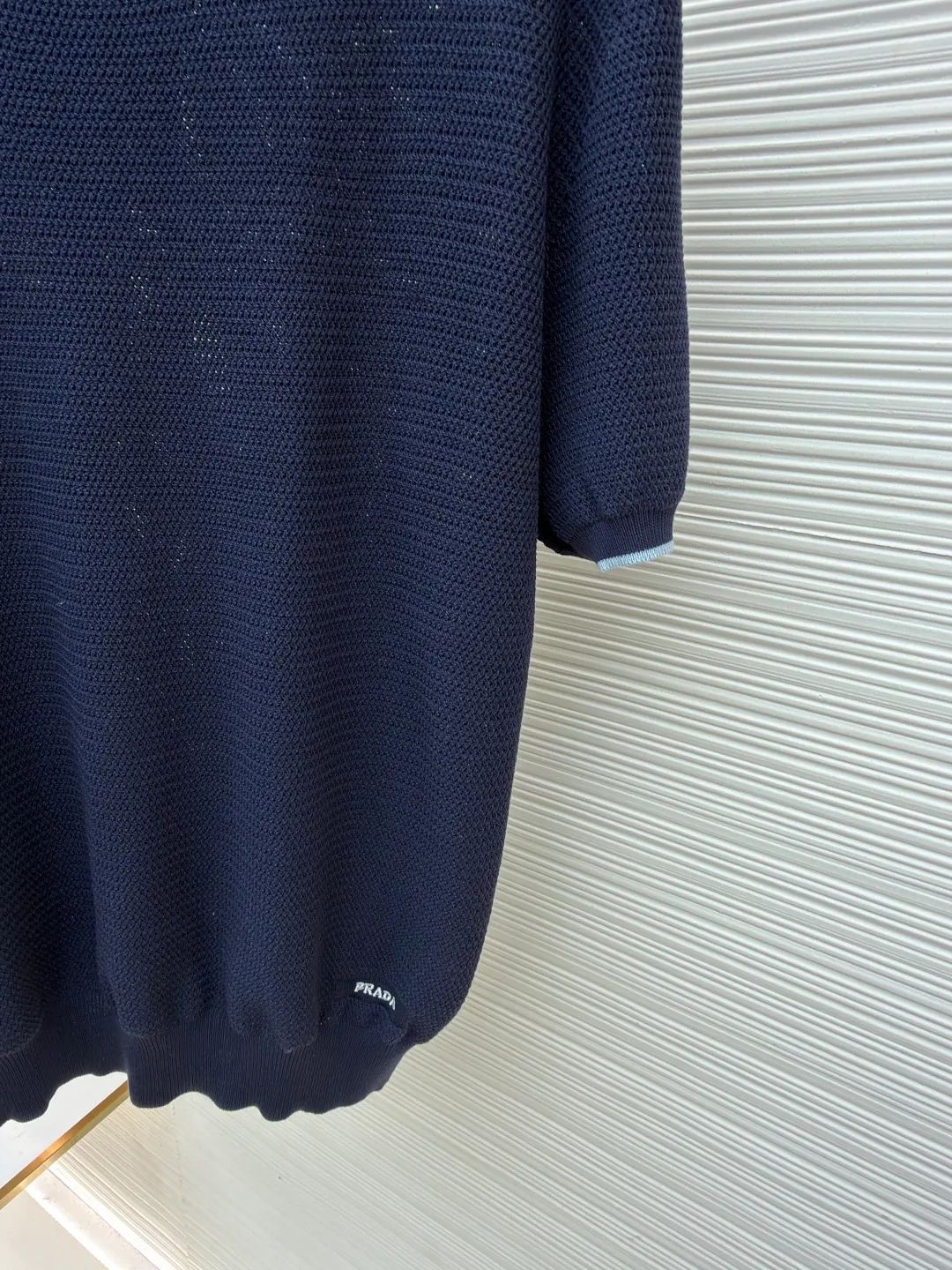 Prada letter logo sweater ●Original version: Purchased and developed for 13800 ●Item number: 1682372-A45 ●Fabric: ice silk wool fabric ●Technology: knitted production ●Color: navy blue ●Version: fitted version ●Weight: about 335 grams ●Size: 48-50-52-54 ●Description: Custom-woven, custom-dyed, luxurious and ultra-fine ice silk wool, soft and silky, comfortable and skin-friendly The main color is deep navy blue, with a touch of smart light blue edges, injecting a sense of agility. The hem of the body is embellished with the Prada letter logo, adding brand recognition. Pure lines are used to outline a simple outline, breaking the monotony in a concise way, showing a luxurious texture in a low-key manner. Imported machine embroidery technology, computer control system and precision mechanical components are used to realize the Prada logo embroidery operation with high precision and smooth and delicate lines. The curved thread structure changes the stitching and yarn arrangement during the knitting process to create a curved distribution of yarns in the fabric. The garment washing water is softened and deodorized. Professional washing equipment and specific detergents are used to deeply clean and deodorize the clothes to improve the feel and appearance of the clothes. The overall wiring is straight and delicate, the fabric is comfortable and soft, and the color is consistent without color difference. It can be matched with the same style to create a fashionable look and control various occasions. Customized accessories, complete with three standards, same style for men and women!