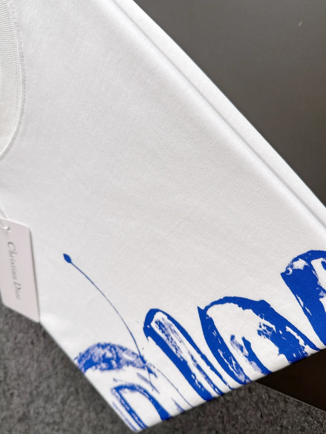 🅿️180 Dior 2025SS latest round neck fashionable short-sleeved T-shirt in spring and summer, synchronized with the official website, pure cotton fabric at the counter! Comfortable against the skin, durable and easy to wear, classic and simple logo design, meticulous original craftsmanship, a must-have item for handsome men, size S-XXL