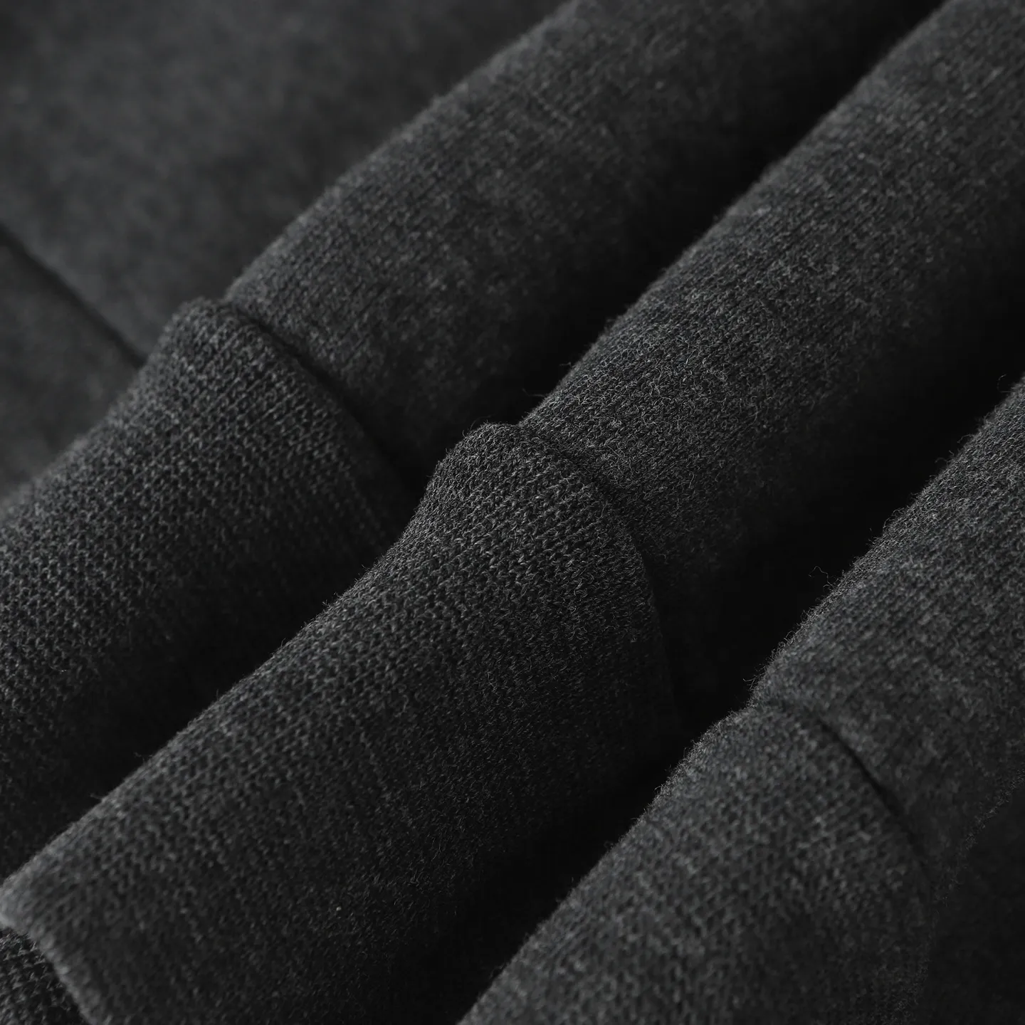 🅿️400 DIOR/Dior 25ss new half-zip sweatshirt, dark gray cotton fleece fabric, CD Icon embroidery, this CD Icon half-zip sweatshirt injects modern style into classic items. Crafted from dark gray cotton fleece in an oversized fit, it features a debossed CD icon embroidered on the chest. Zip collar to pair with this season's jeans for a distinctly modern look Size: S.M.L.XL