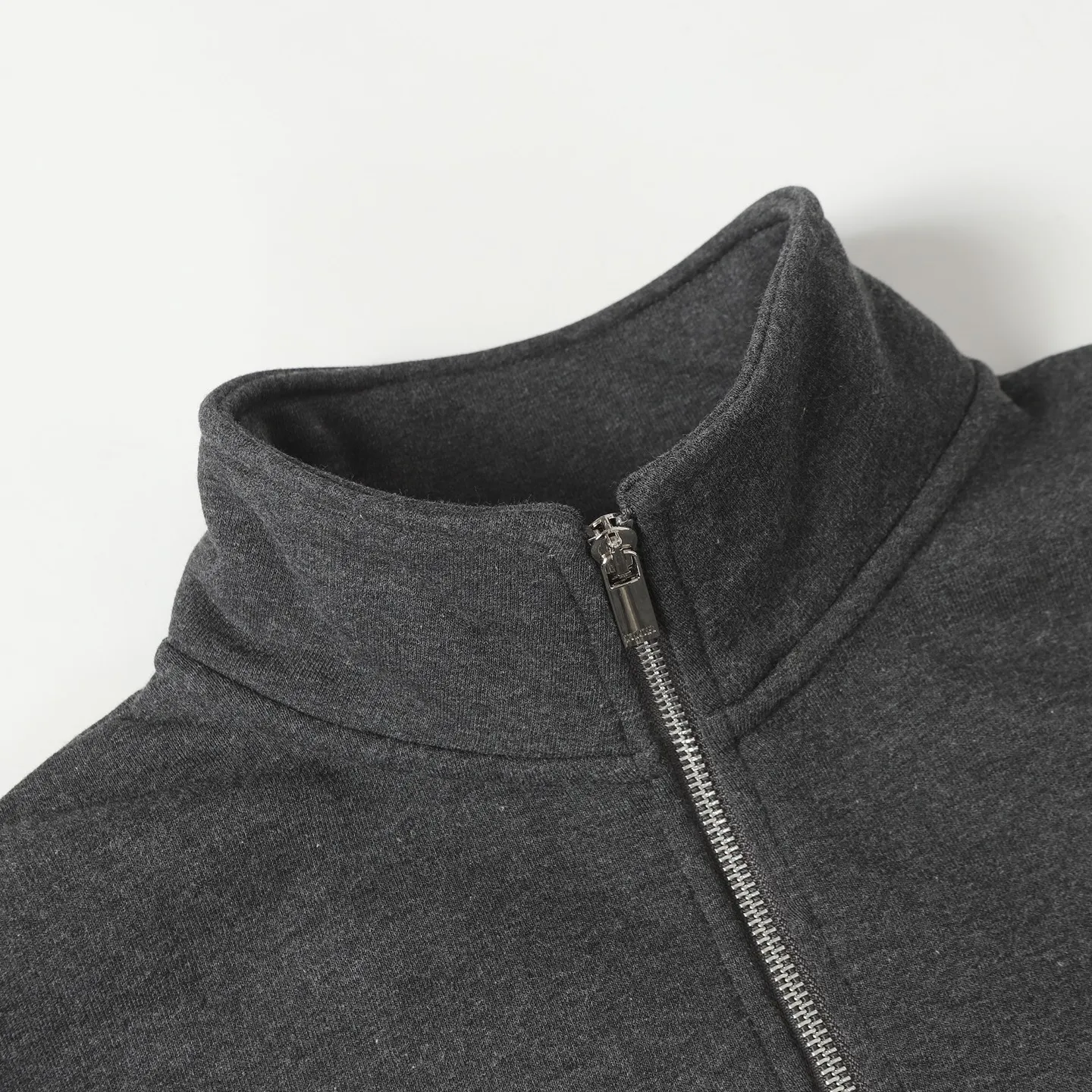 🅿️400 DIOR/Dior 25ss new half-zip sweatshirt, dark gray cotton fleece fabric, CD Icon embroidery, this CD Icon half-zip sweatshirt injects modern style into classic items. Crafted from dark gray cotton fleece in an oversized fit, it features a debossed CD icon embroidered on the chest. Zip collar to pair with this season's jeans for a distinctly modern look Size: S.M.L.XL