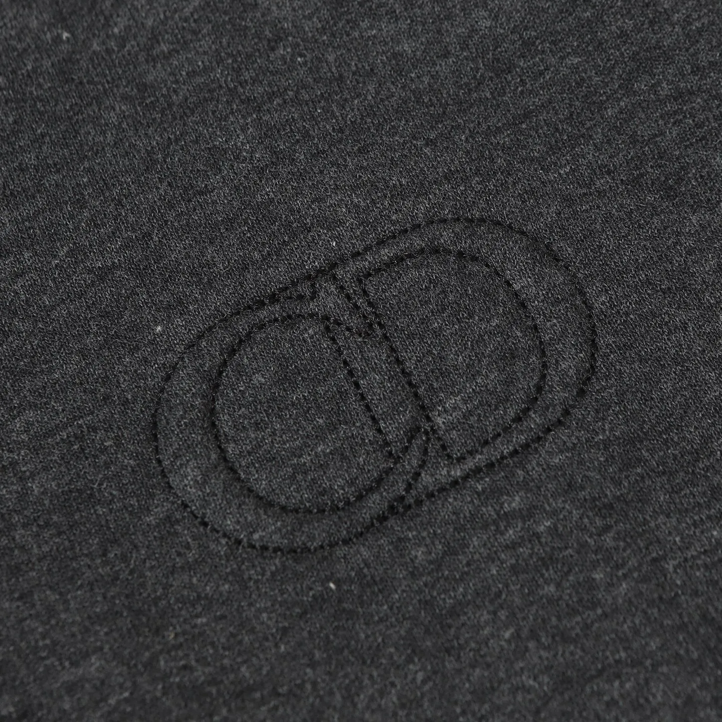 🅿️400 DIOR/Dior 25ss new half-zip sweatshirt, dark gray cotton fleece fabric, CD Icon embroidery, this CD Icon half-zip sweatshirt injects modern style into classic items. Crafted from dark gray cotton fleece in an oversized fit, it features a debossed CD icon embroidered on the chest. Zip collar to pair with this season's jeans for a distinctly modern look Size: S.M.L.XL