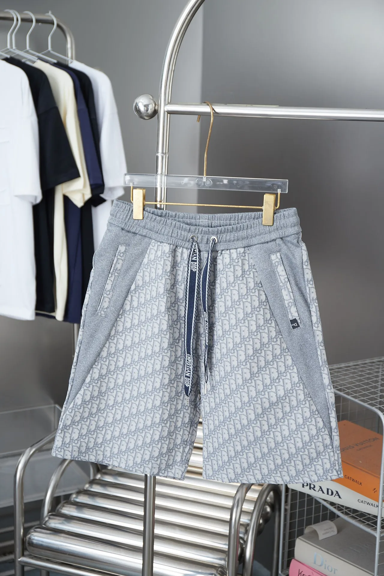 🅿️210 DOR Dijia 2025ss new classic old flower jacquard shorts, light luxury, a must-have item for daily commuting for men and women, correct version, welcome to compare, detailed features · Made of 98% cotton 2% stretch jacquard fabric · Laser positioning cutting . Side webbing splicing design · Pants elastic waist design · Double-needle stitching across seams · Original main mark, washed tag, moisture-proof paper packaging Color: Gray Size: S M L XL