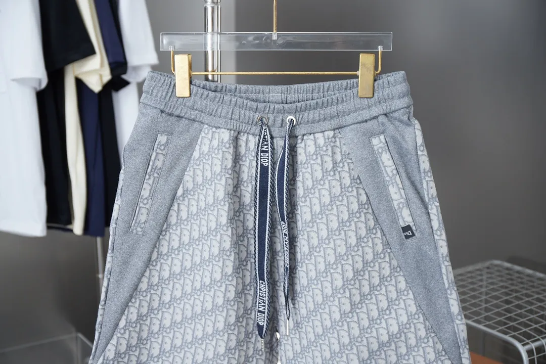 🅿️210 DOR Dijia 2025ss new classic old flower jacquard shorts, light luxury, a must-have item for daily commuting for men and women, correct version, welcome to compare, detailed features · Made of 98% cotton 2% stretch jacquard fabric · Laser positioning cutting . Side webbing splicing design · Pants elastic waist design · Double-needle stitching across seams · Original main mark, washed tag, moisture-proof paper packaging Color: Gray Size: S M L XL